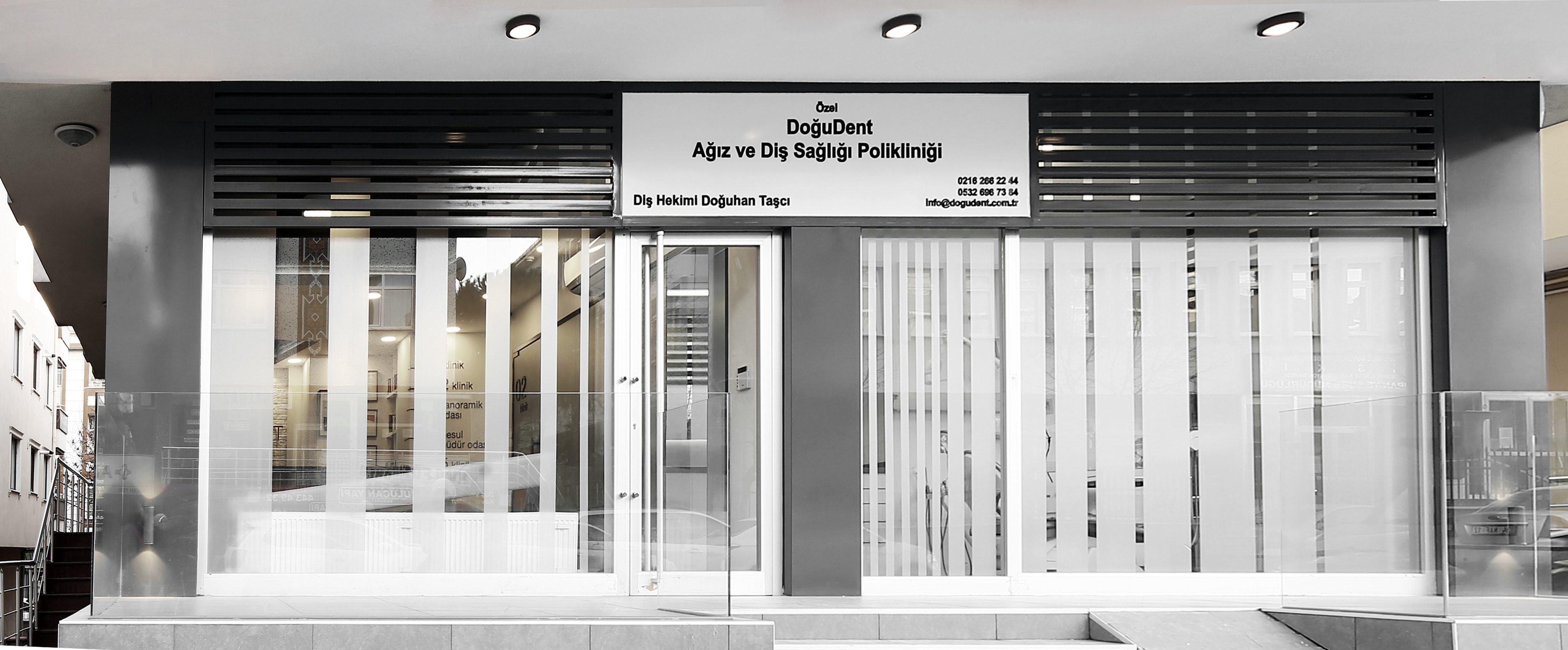 温暖材料与自然光打造的舒适医疗空间-1