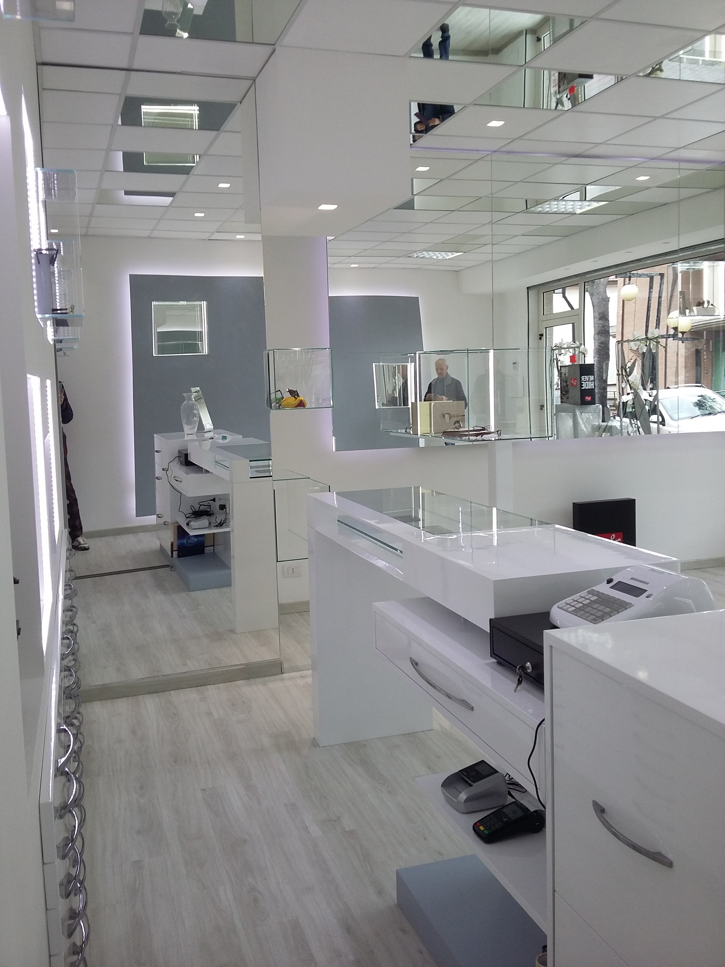 时尚眼镜仓库"Ottica Fashion"室内设计-9