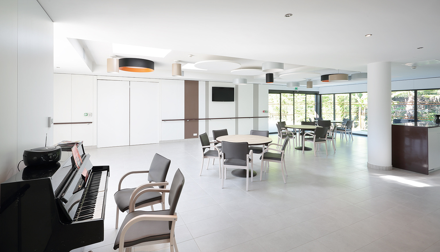 光与绿意共融的阿尔茨海默病疗养空间-4