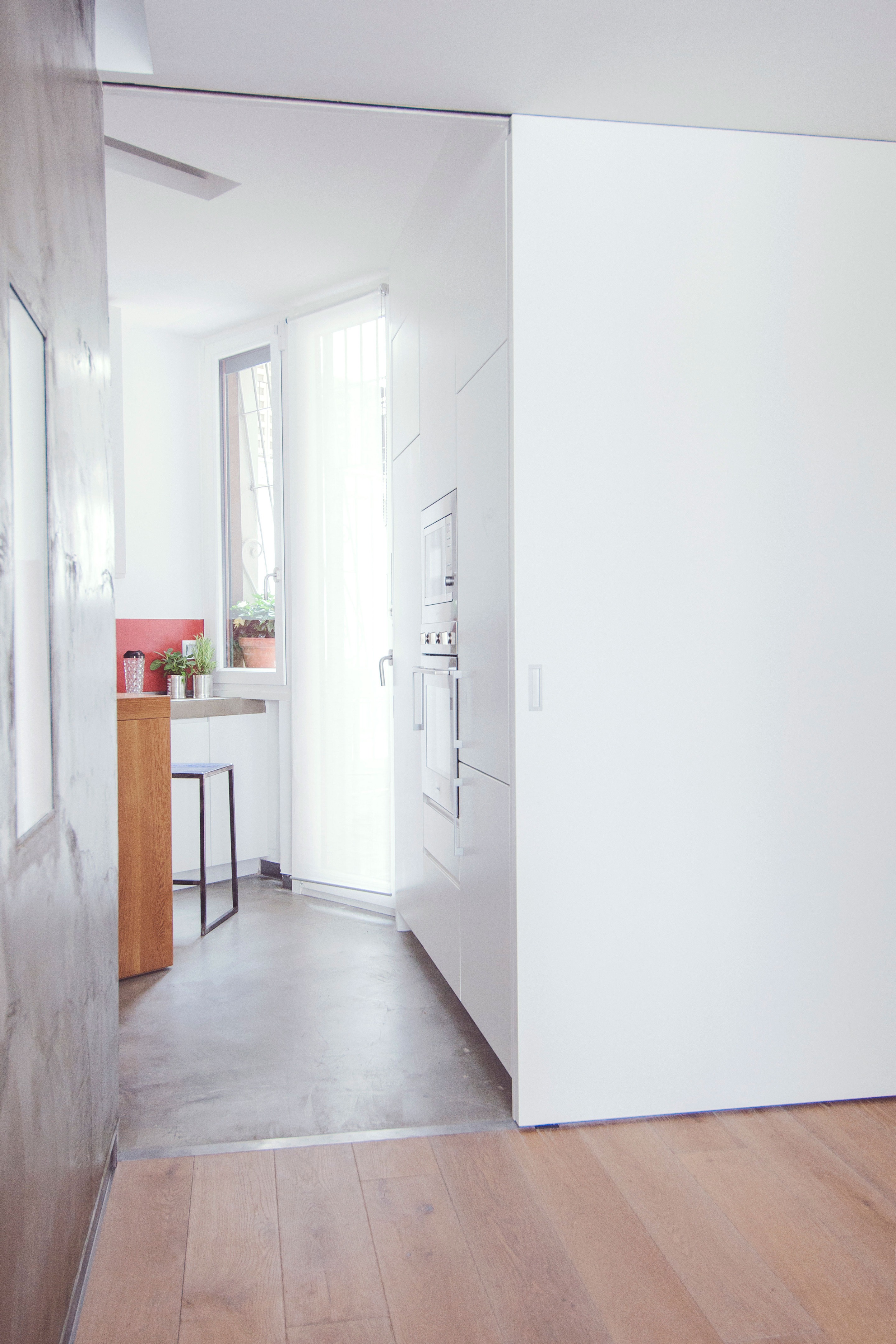 罗马 Parioli 区公寓 | 微水泥打造的现代厨房空间-2