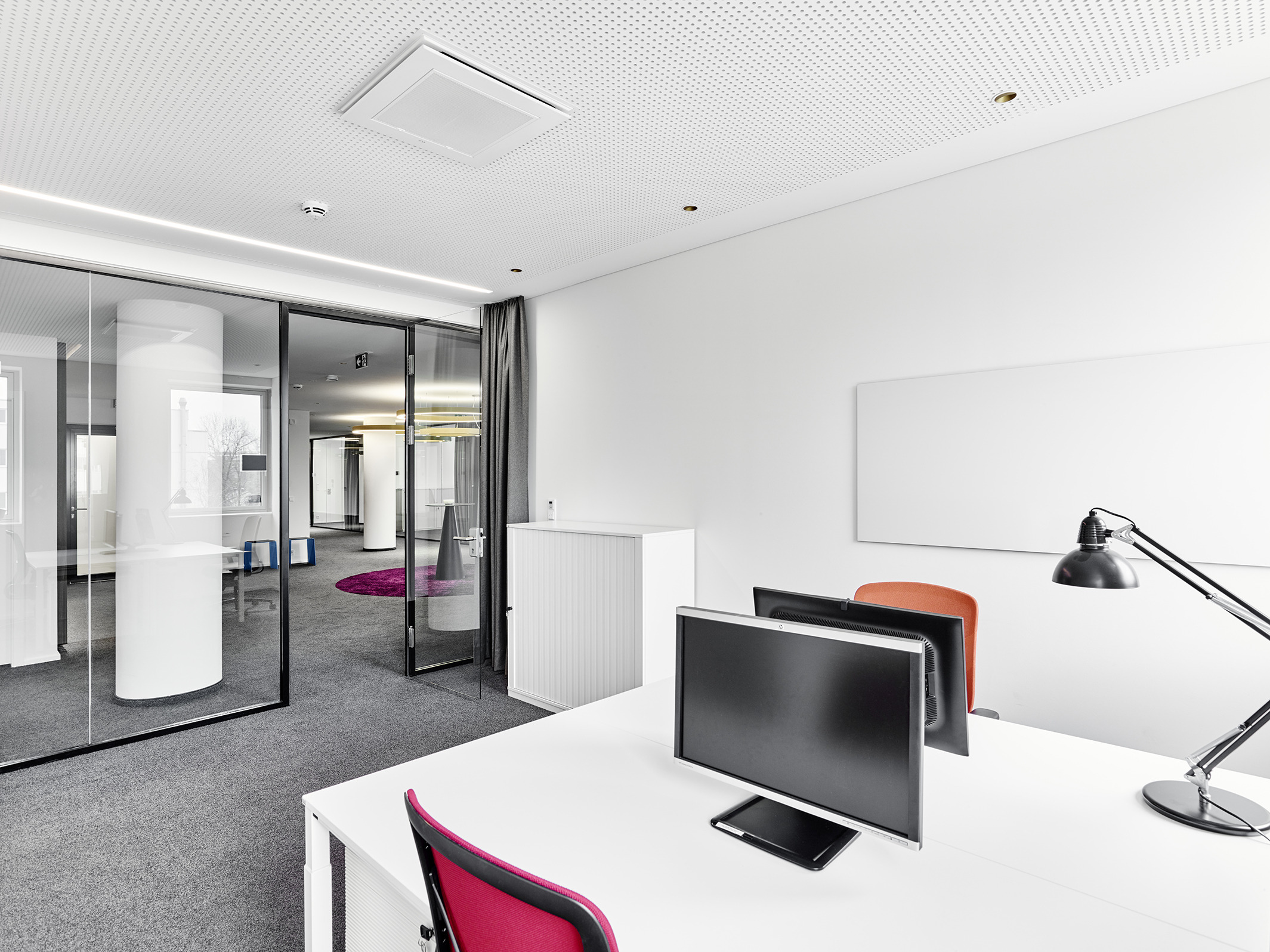 2017 年完成的办公室室内设计案例-25