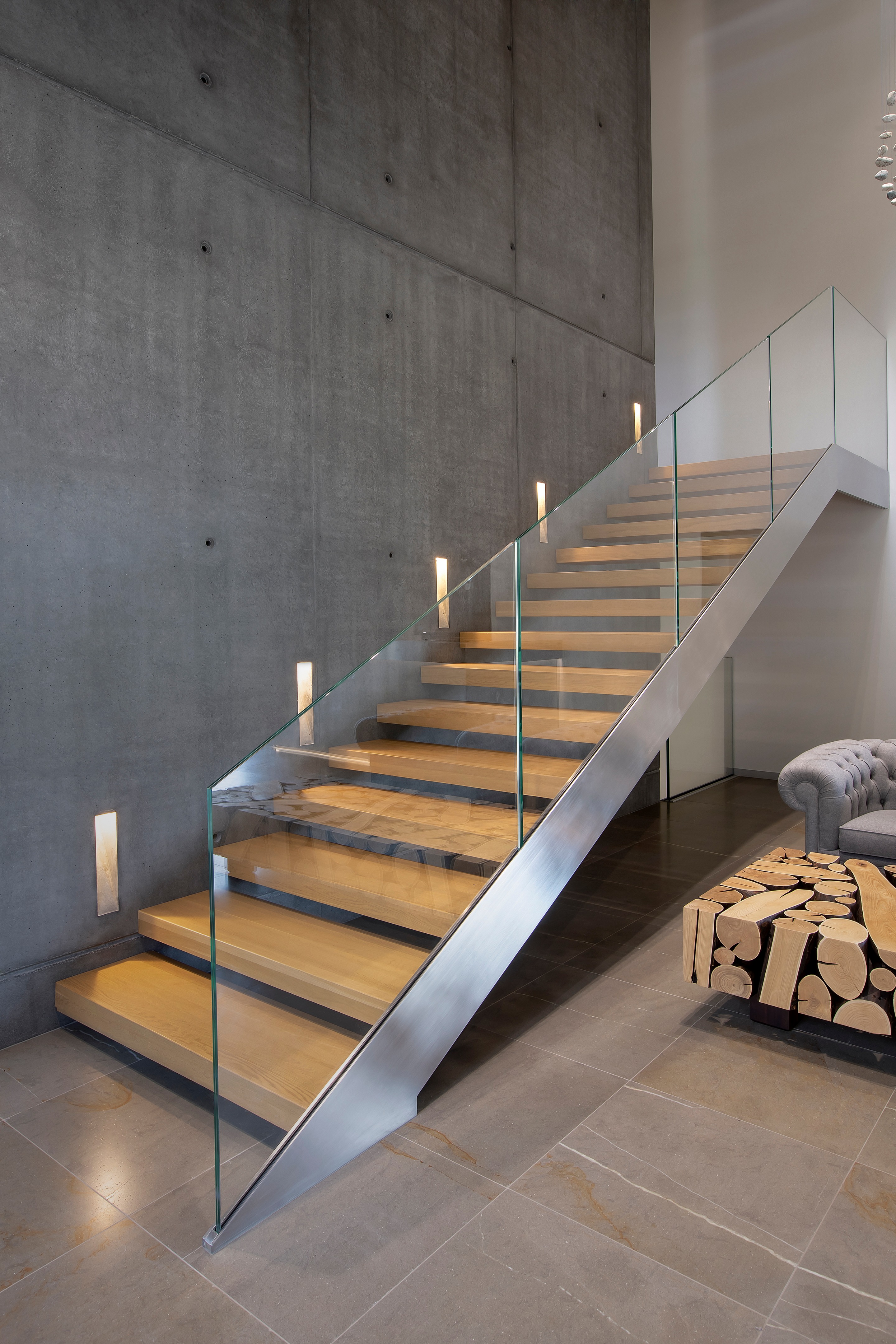 意大利品牌 Herno 总部个性楼梯设计-7