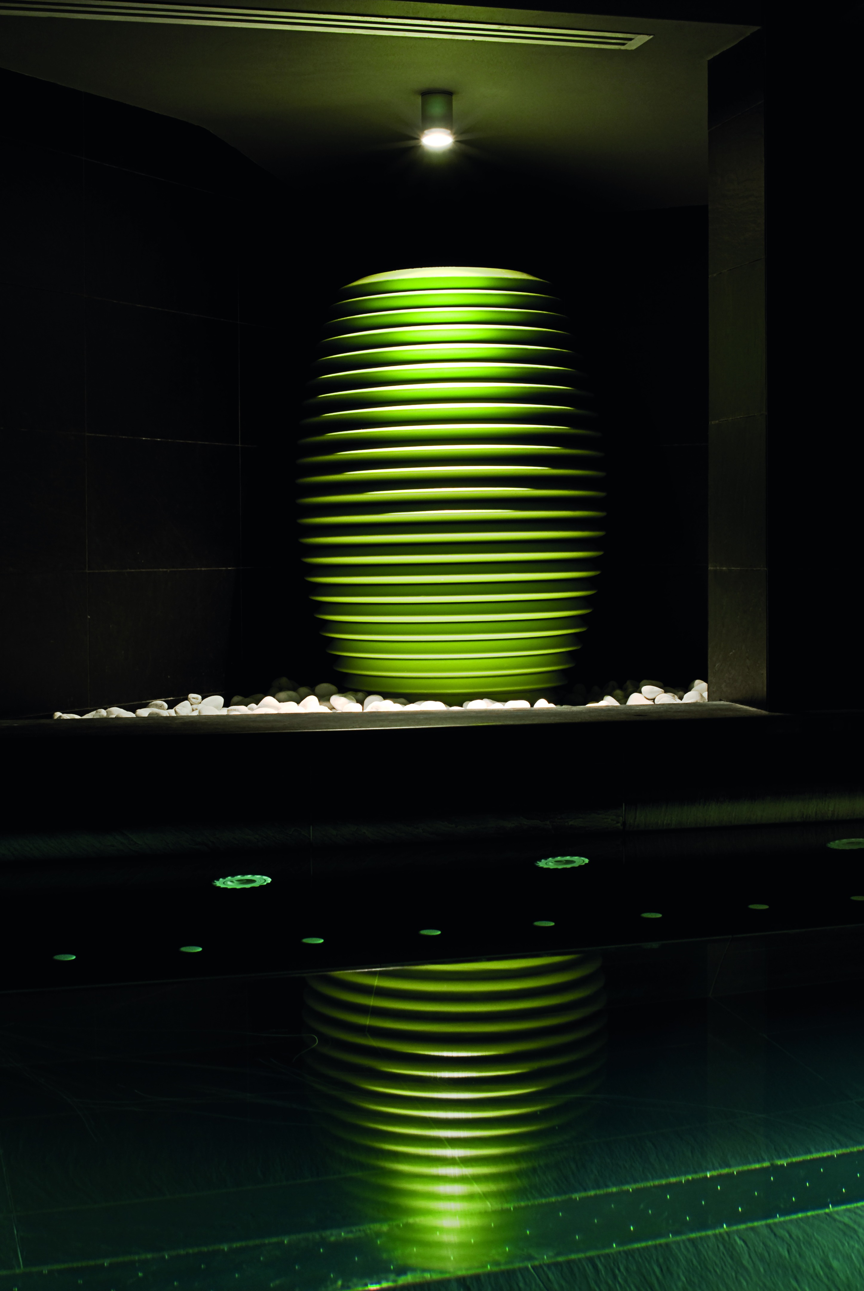 意式运动中心变身水疗 SPA,黑石魅力营造温馨氛围-2