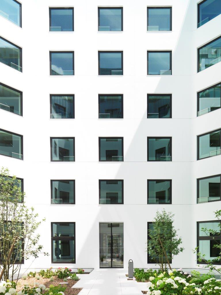 巴黎 COUR AMSTERDAM 建筑的现代与传统完美结合-1