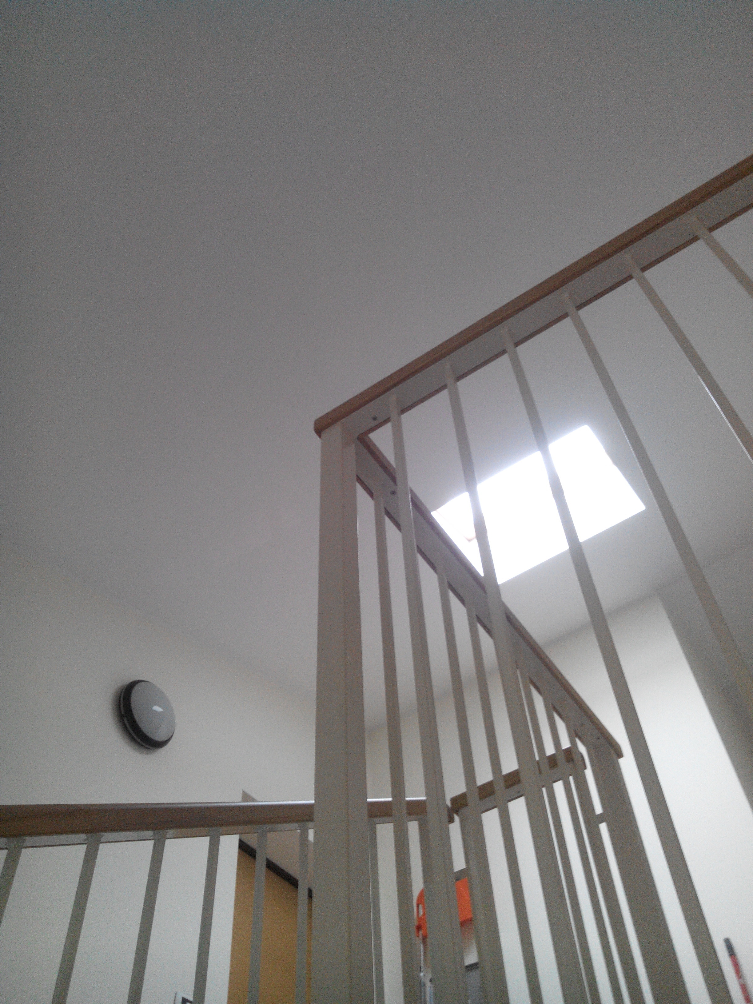 实木楼梯扶手，打造精致共管公寓空间-14