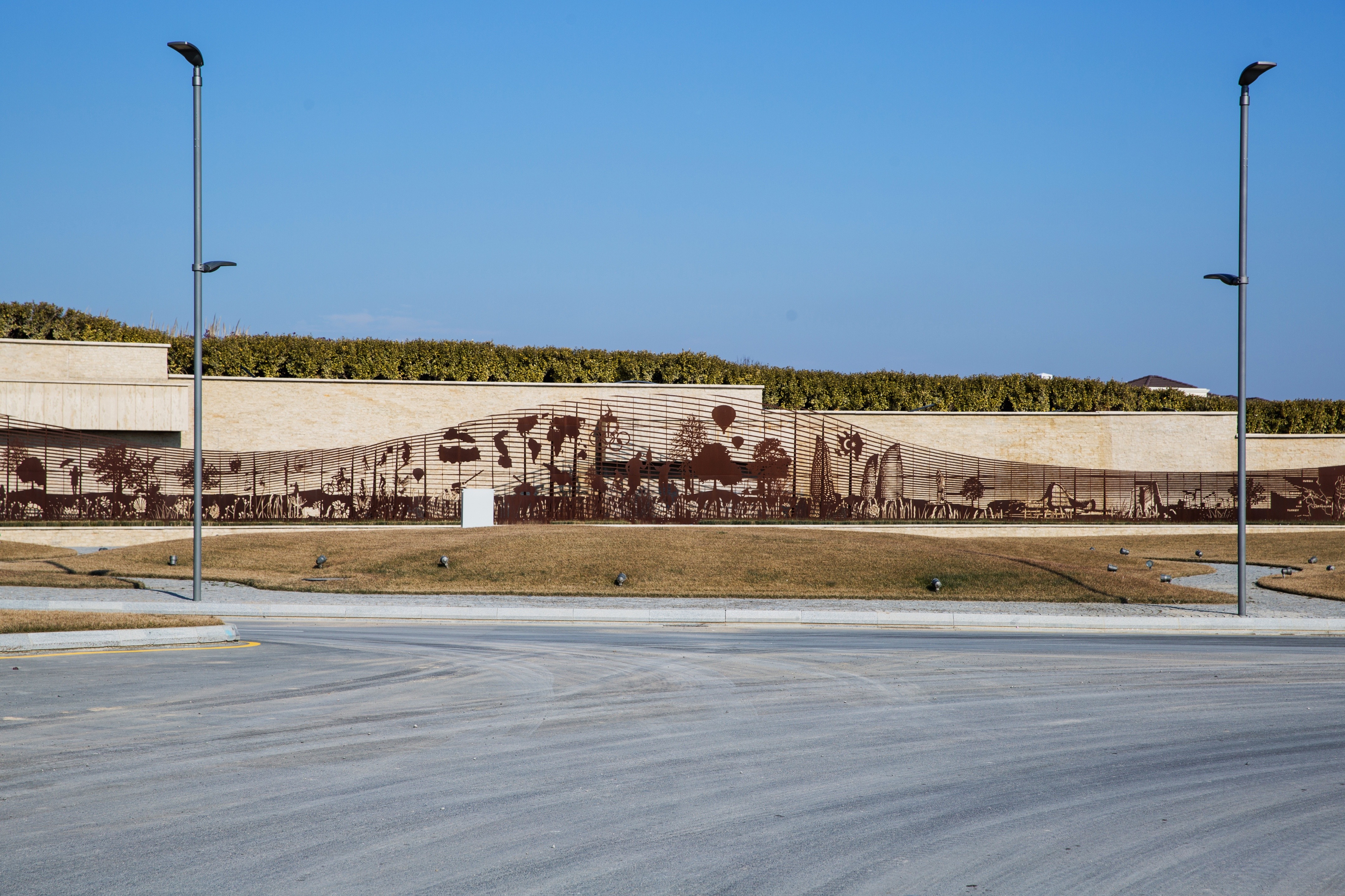 阿塞拜疆 IDEA 公司打造梦幻高尔夫俱乐部入口巨型艺术装置-7