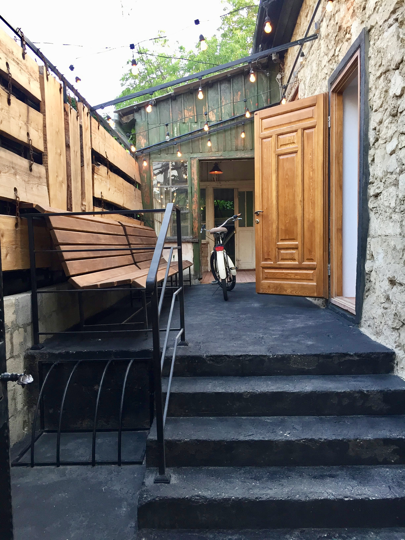 2018 年历史建筑改造的餐饮空间-0