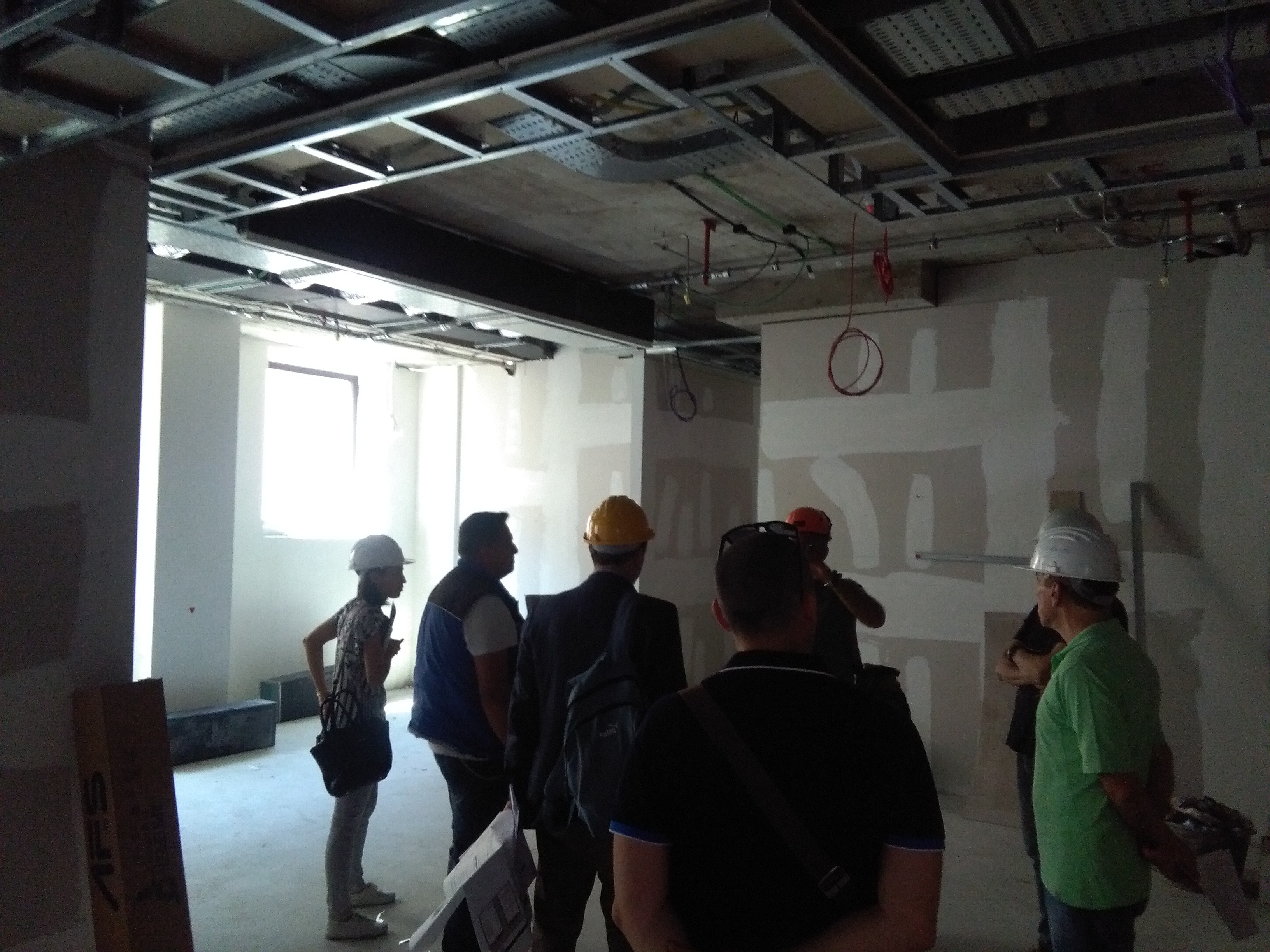 2017 年罗马"拉·里贾纳"三叉戟街角 HUGO BOSS 展示厅室内设计案例-1