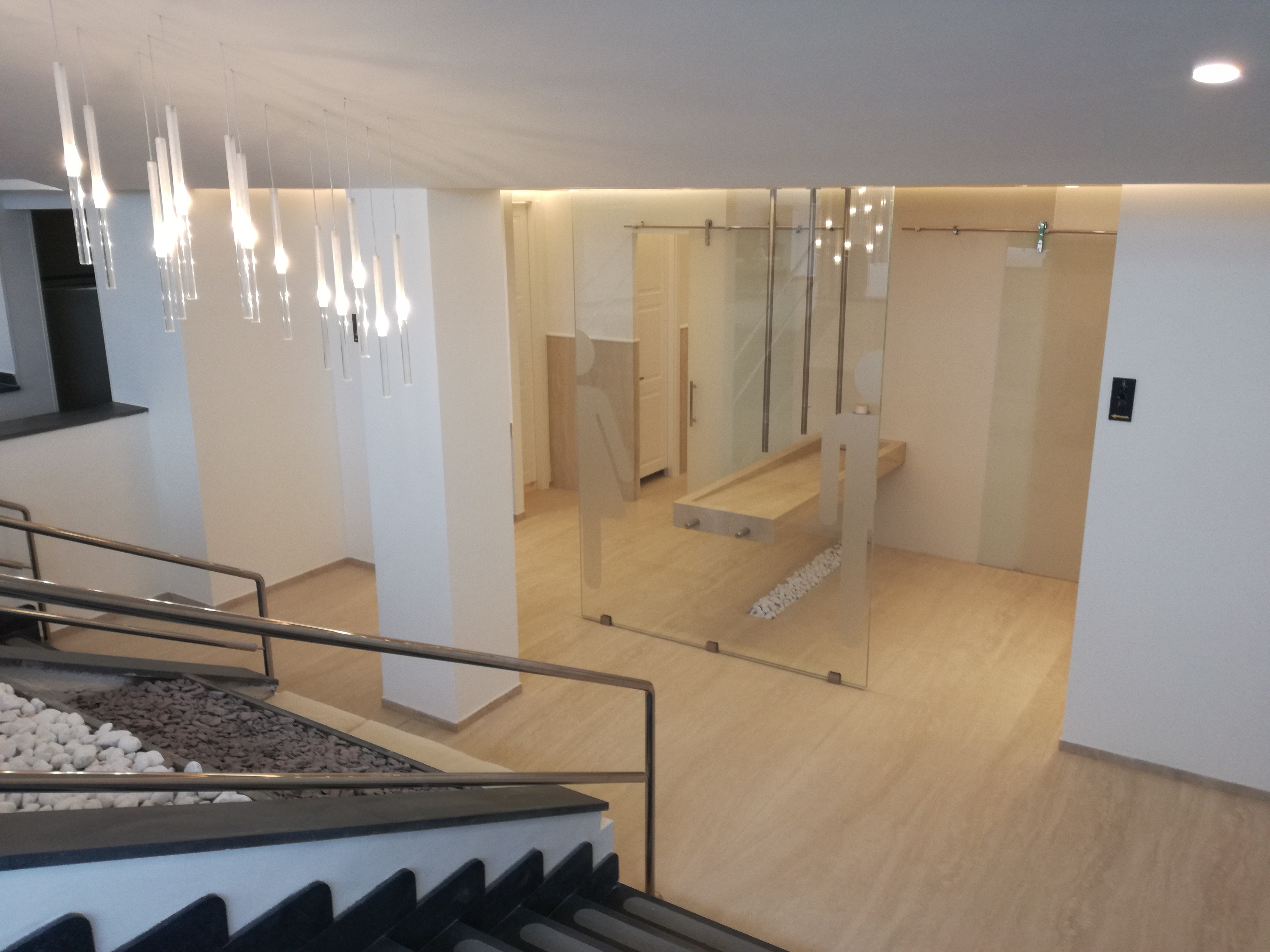 融合自然与建筑的蓝马林俱乐部餐厅设计-24