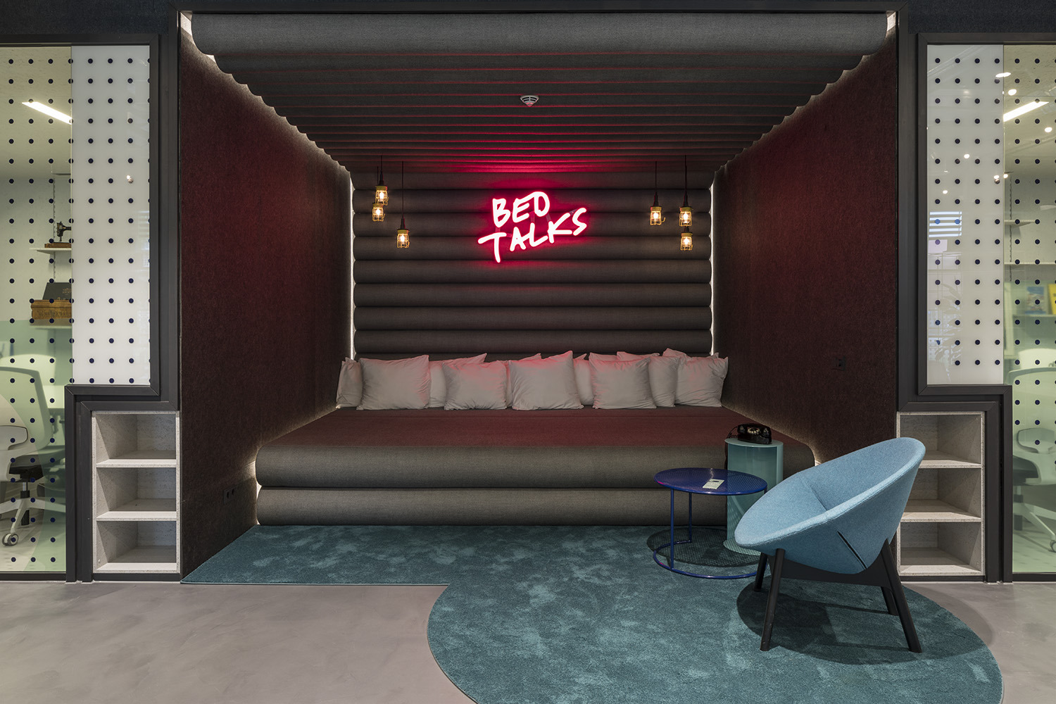 Amsterdam 地标建筑变身创意共享办公空间-10