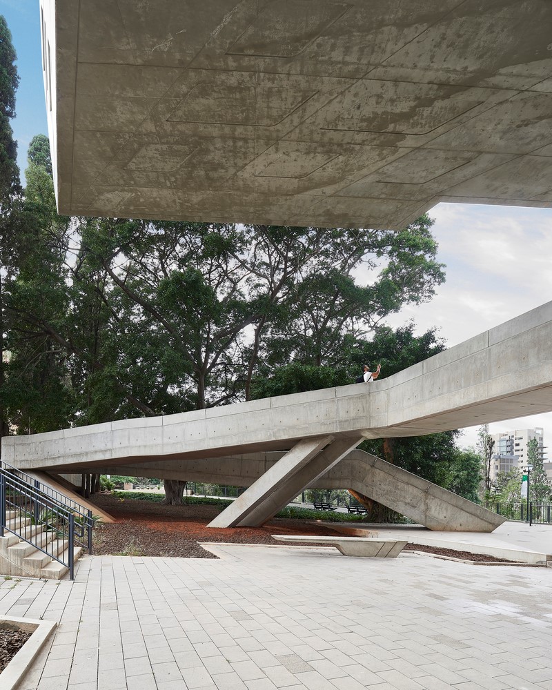 伊萨姆·法里斯研究所-13