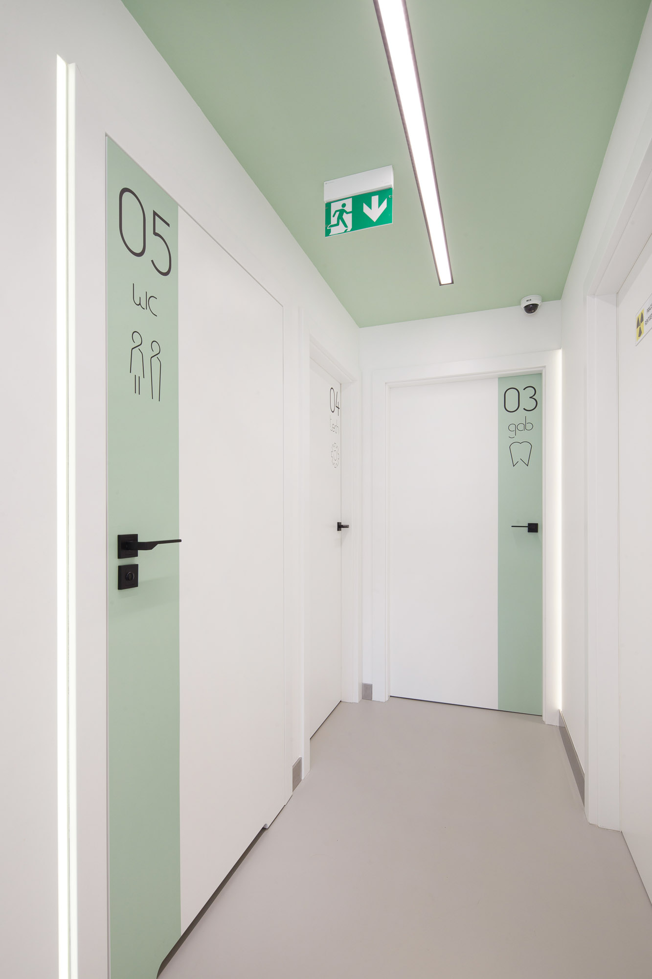 波兰卡托维兹牙科诊所室内设计-7