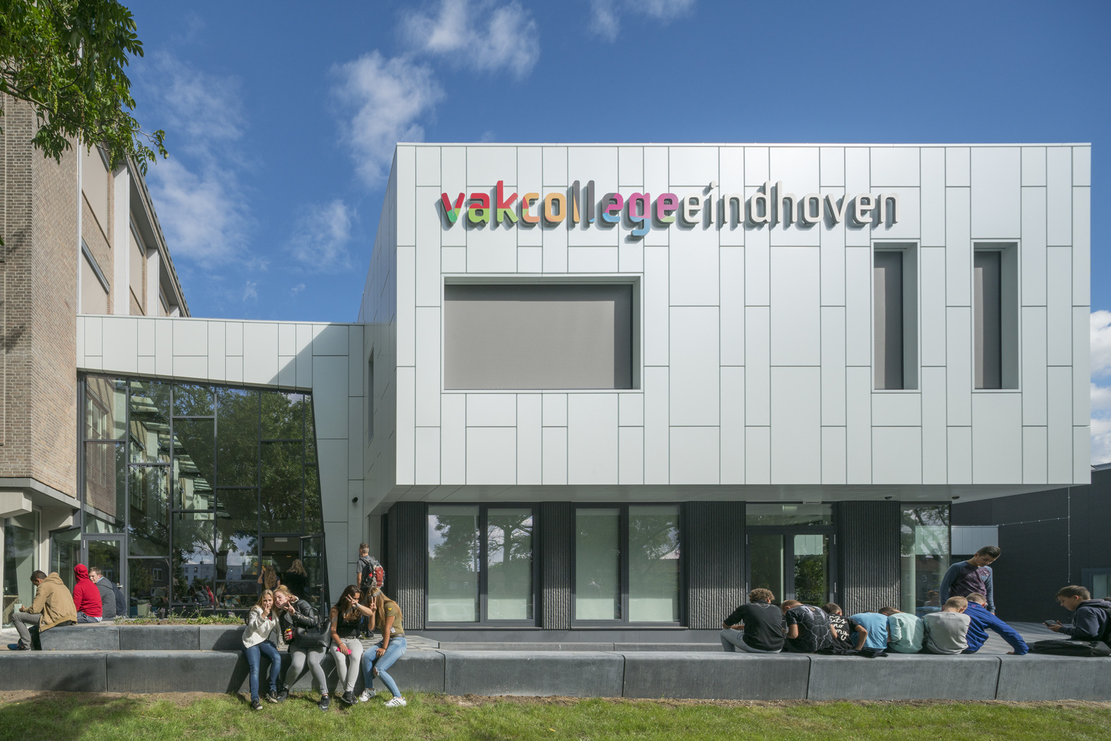 荷兰 Eindhoven 中学重建项目-1