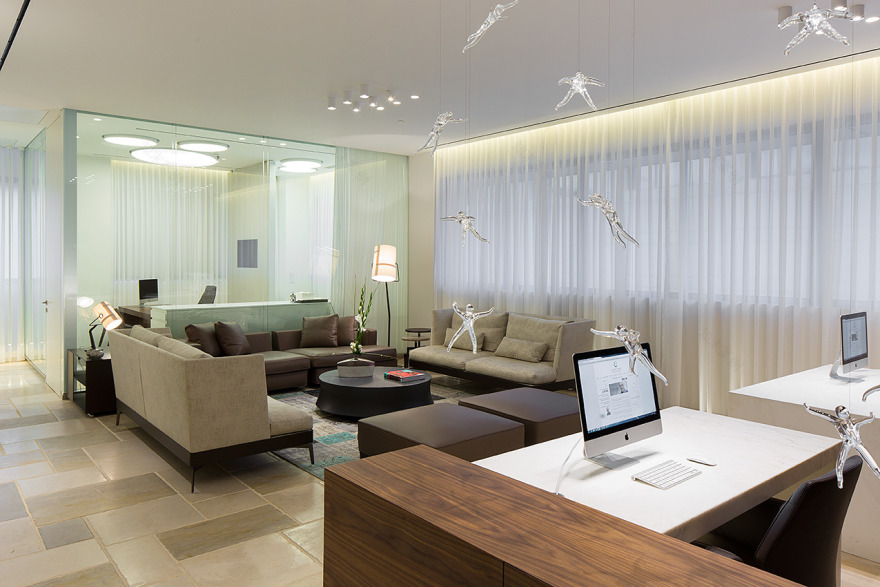 双层玻璃墙的整形诊所-17