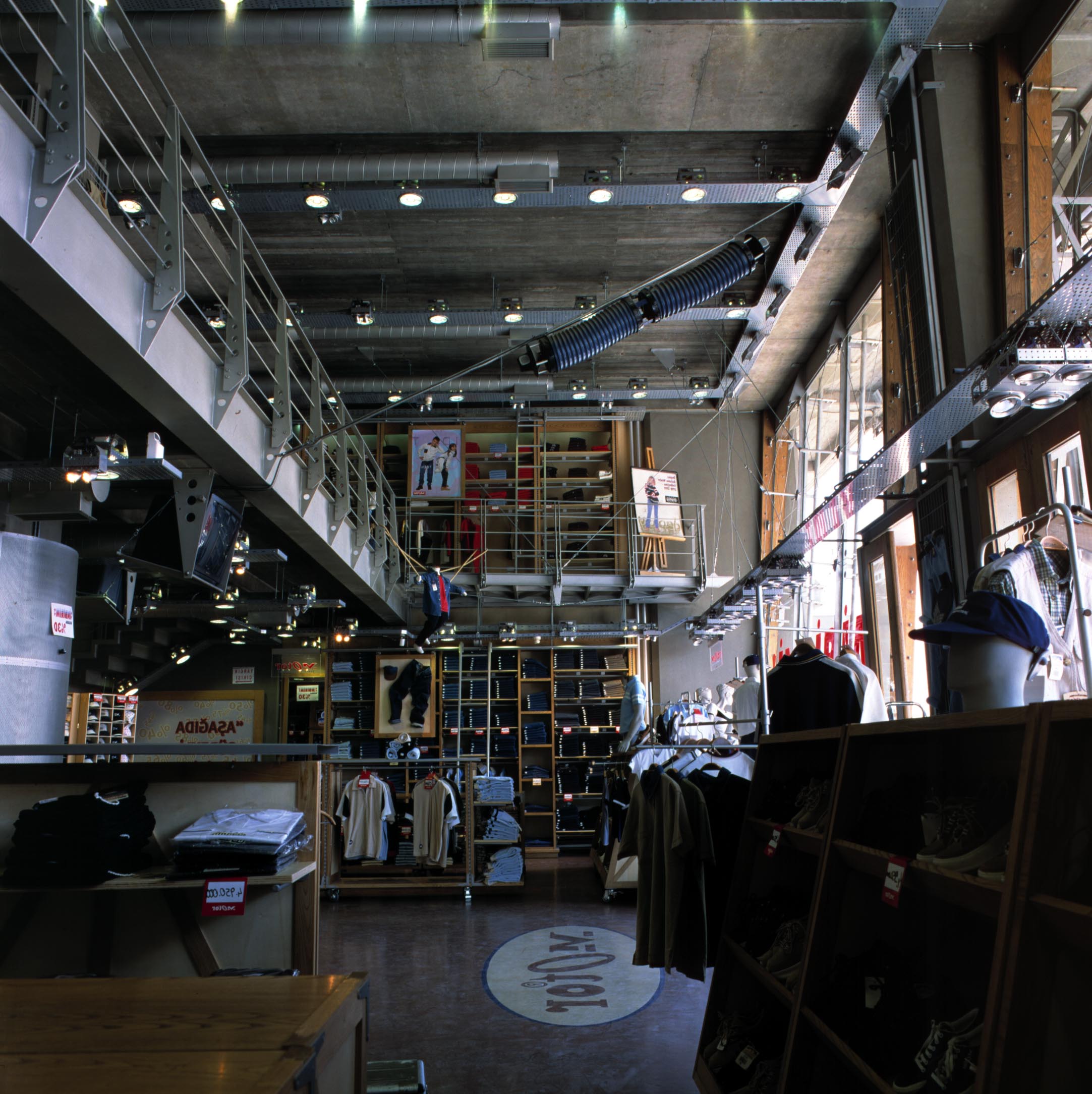 1997 年摩托牛仔裤店概念设计-12