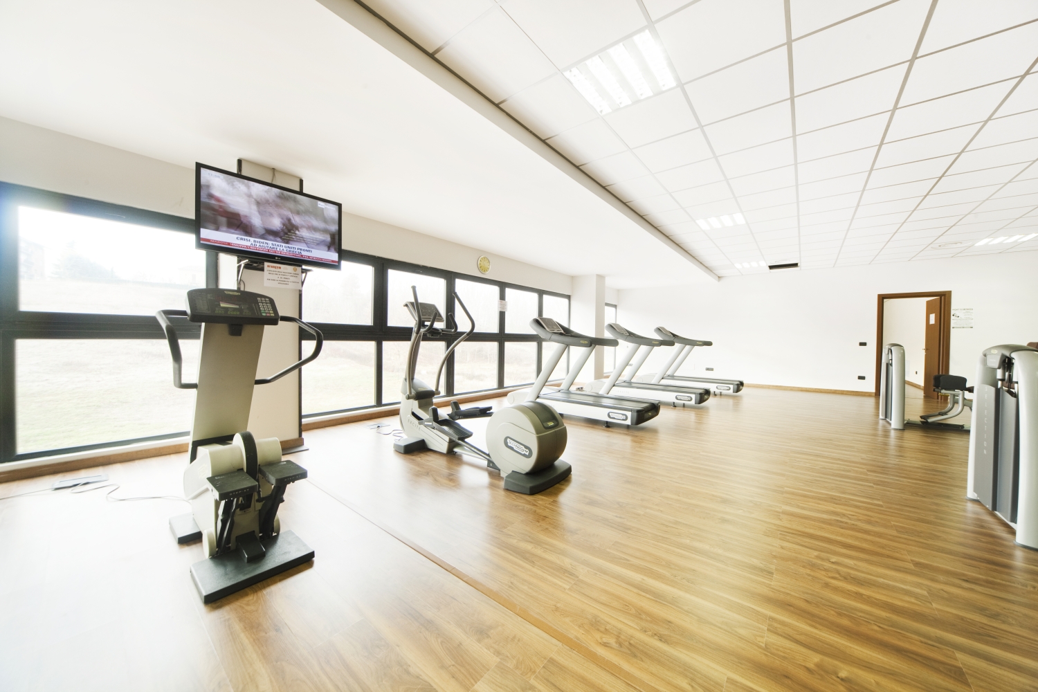 2011 年完成的健身游泳池体育中心设计-9