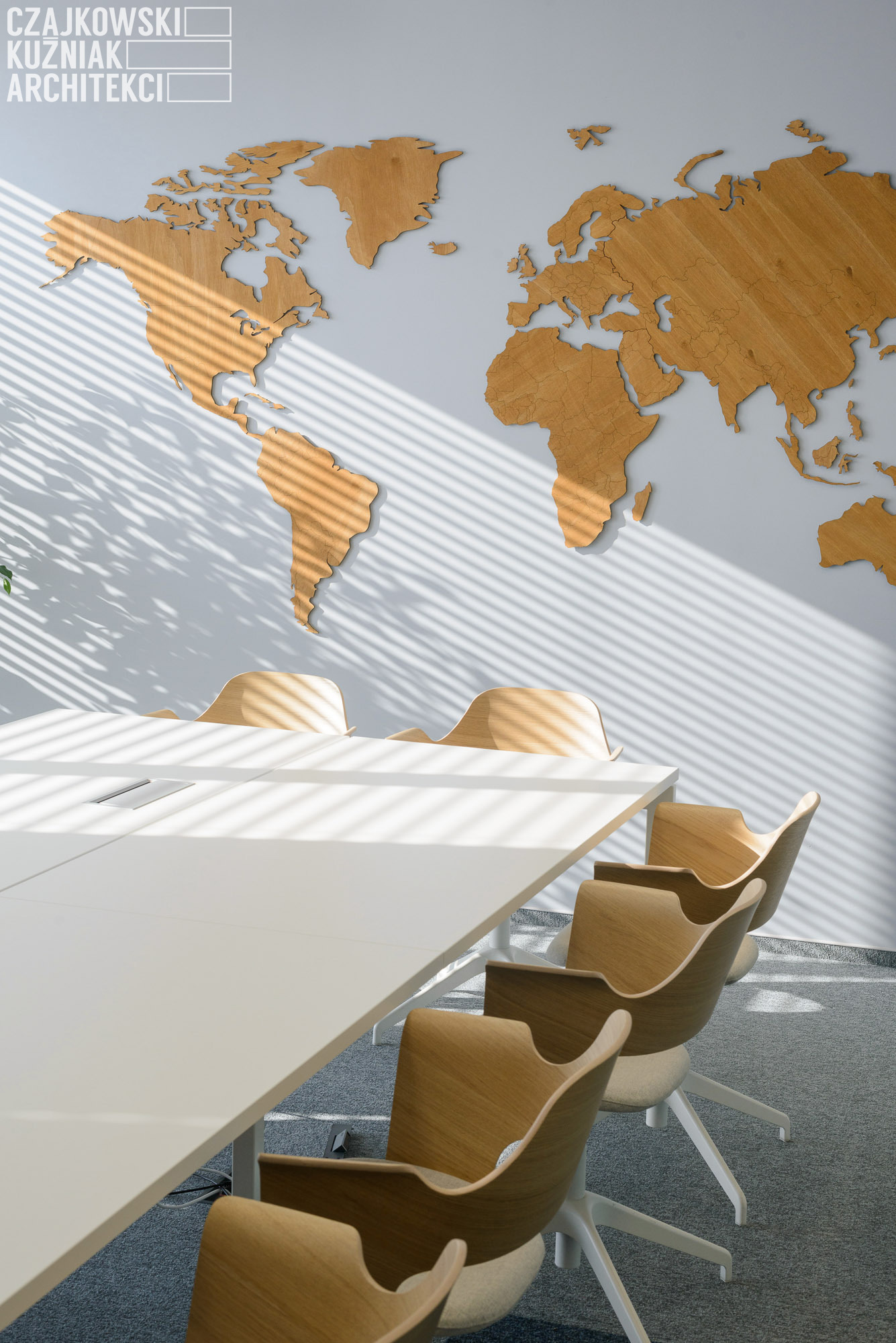 打造"JCommerce 2"公司卡托维兹办公室的室内设计-3