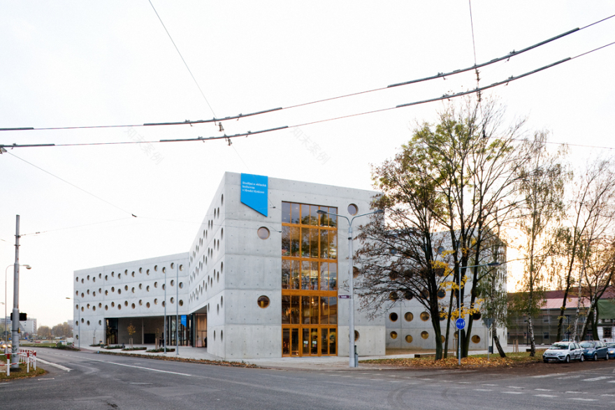 捷克赫拉德茨·克拉洛韦研究图书馆-8