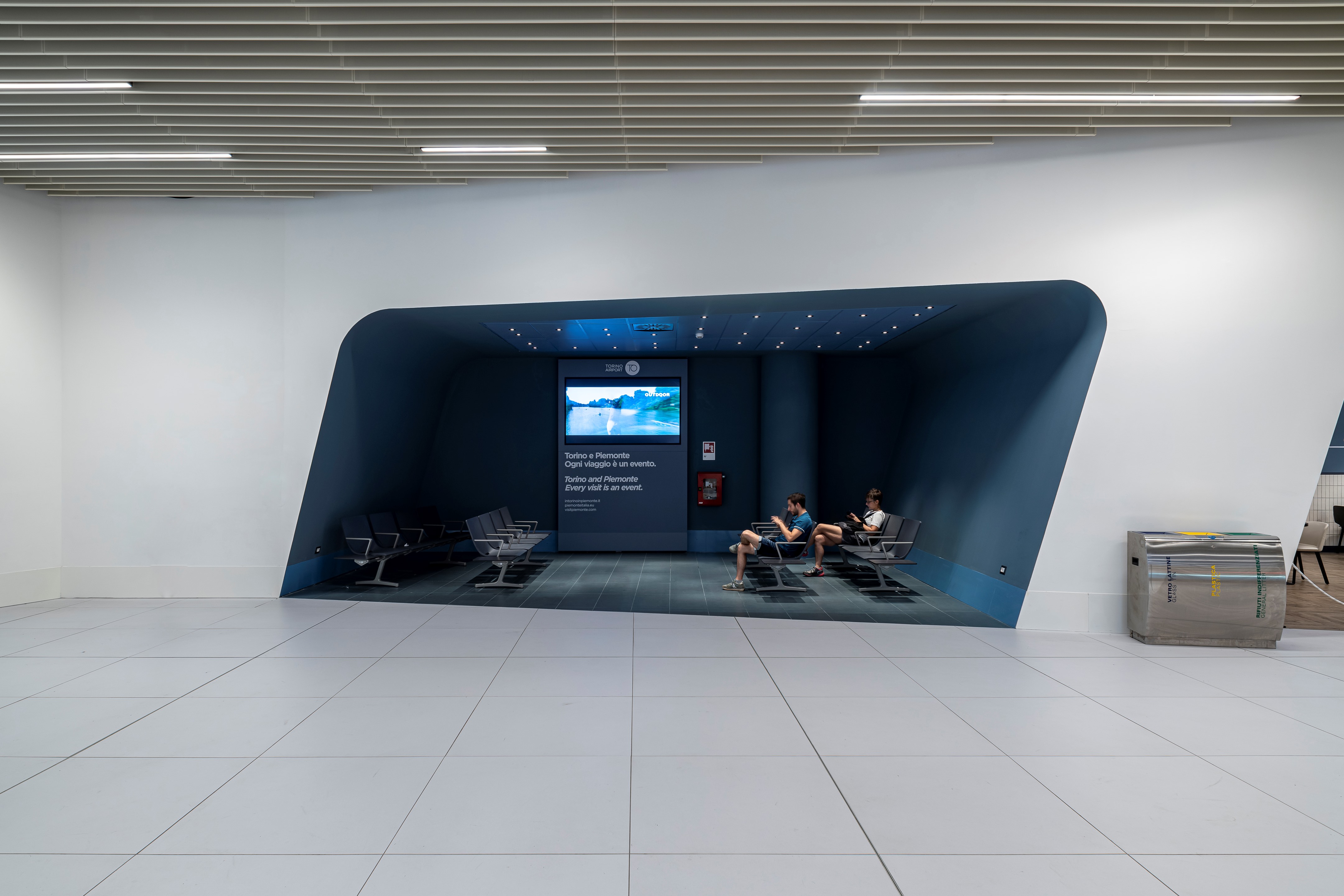 意大利都灵卡塞勒机场 Sandro Pertini 新到达区现代改造-9