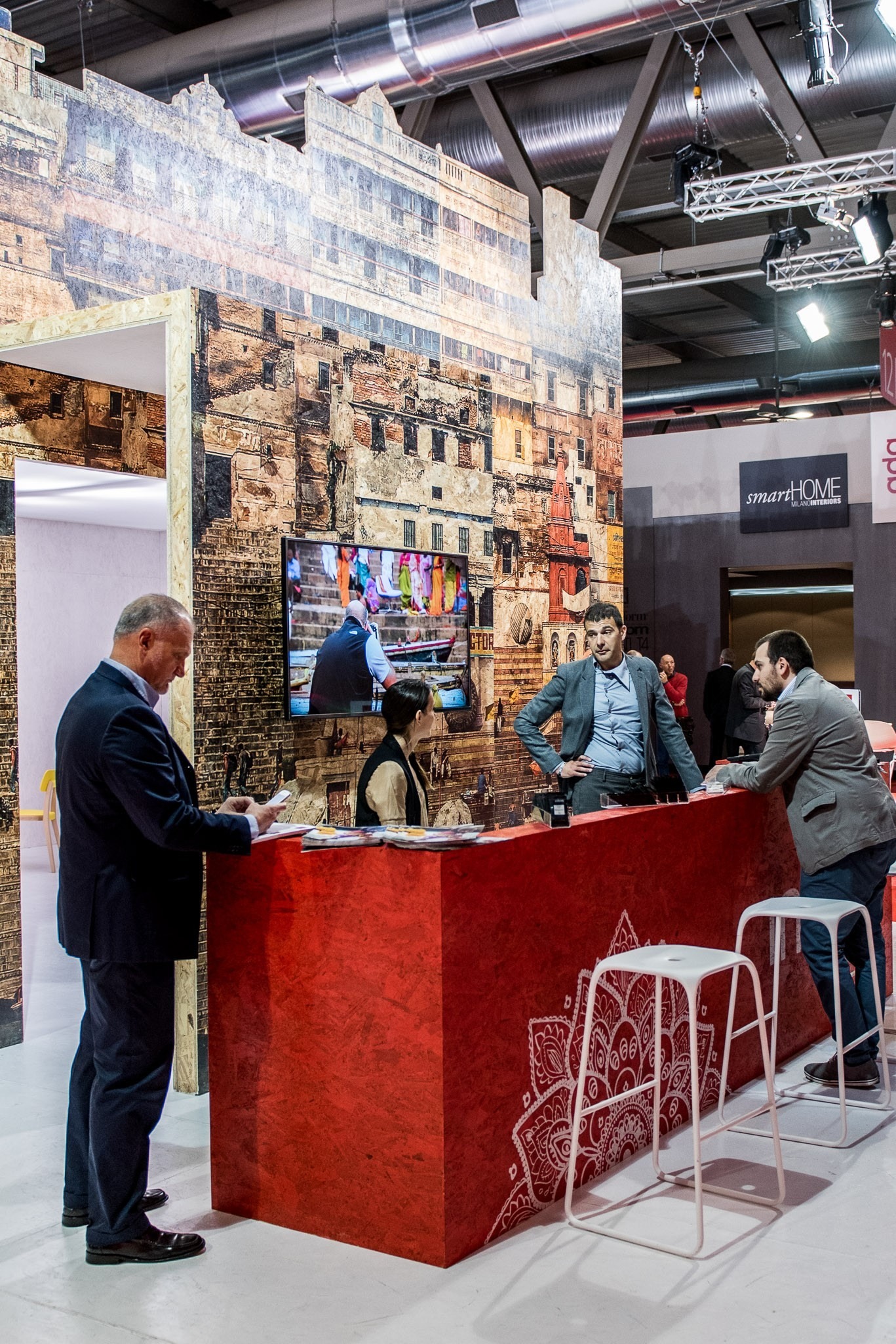 2015 年米兰家具展 Infiniti 展台——木结构魅力诠释现代展览设计-32