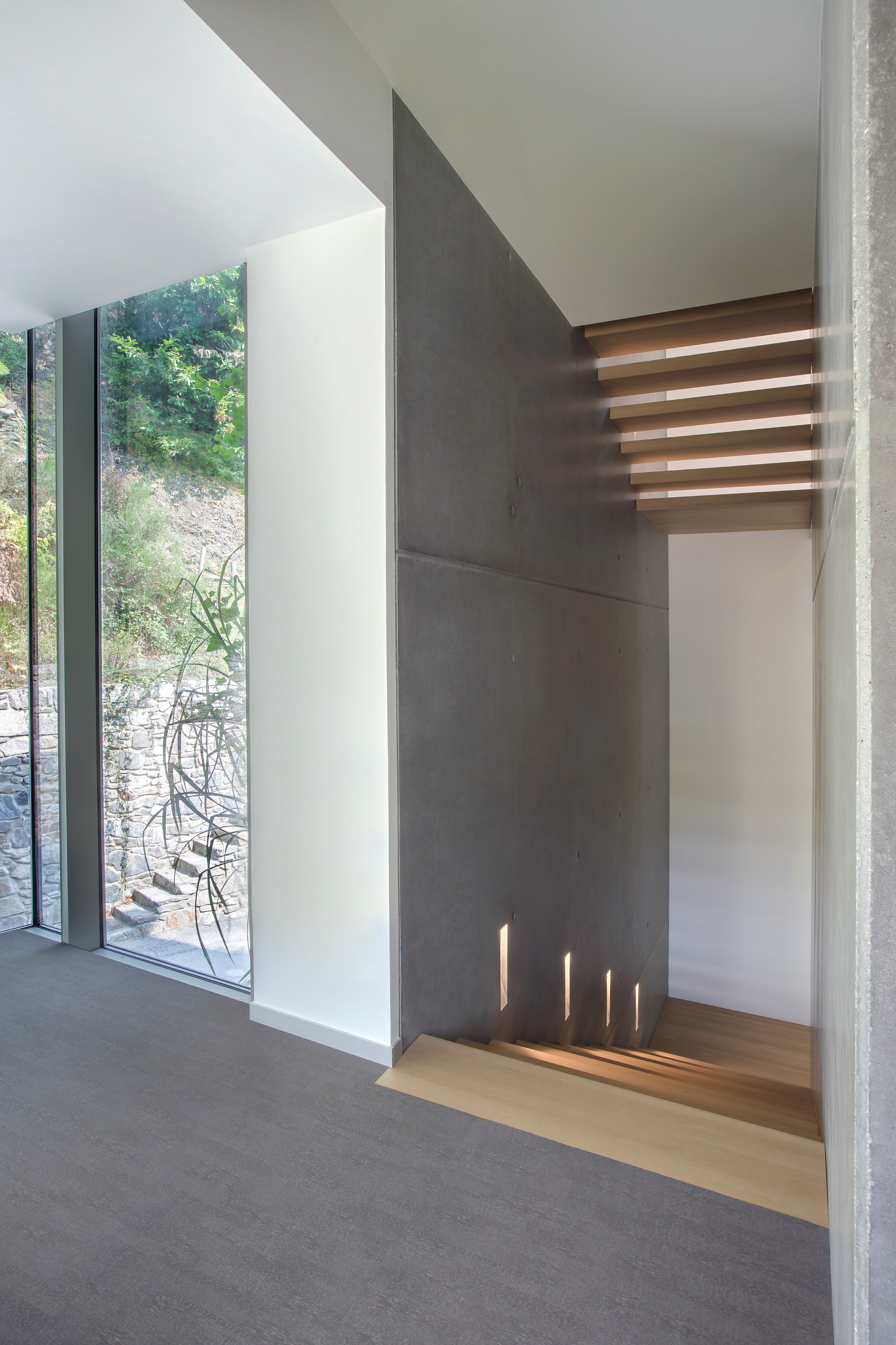 意大利品牌 Herno 总部个性楼梯设计-23