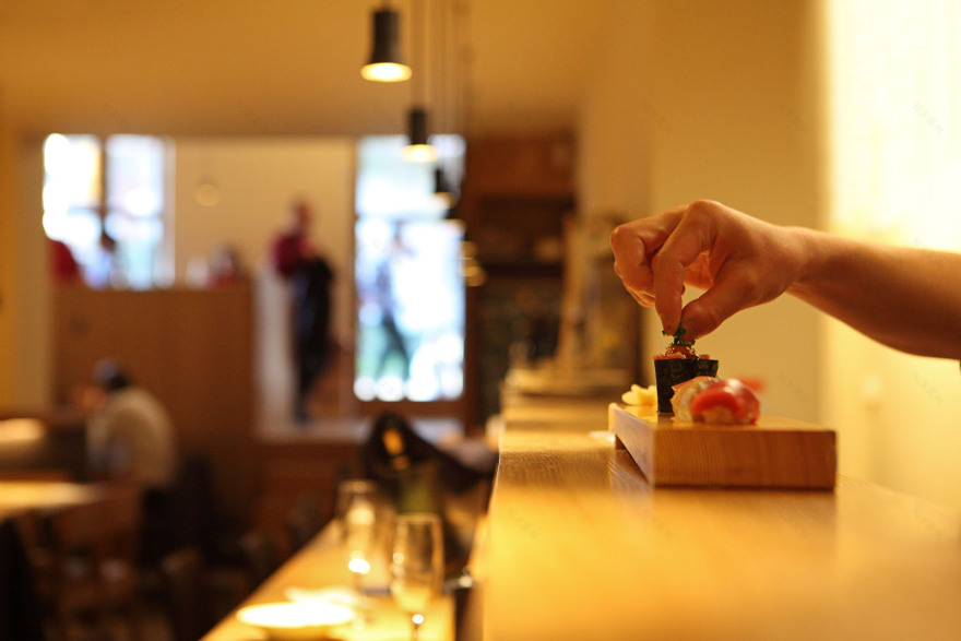 致敬日本文化,AIUEnO 餐厅的室内设计艺术-11