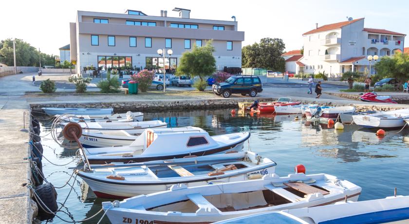 2016 年新建海滨酒店 Petrčane | 现代风格与海景的完美融合-4