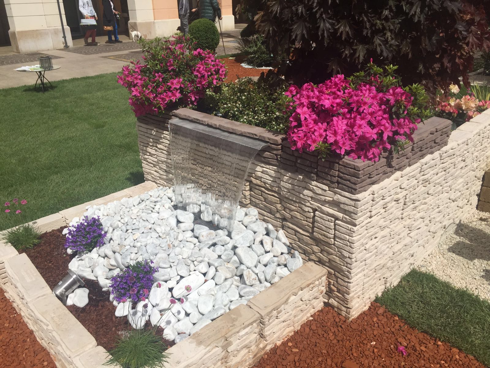 2016 年意大利公共广场家具定制案例-6