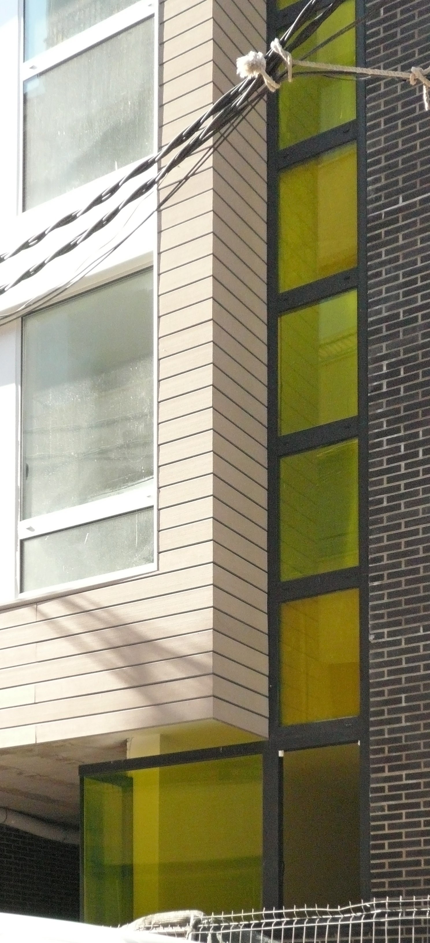 城市夹缝中的精致公寓楼-28