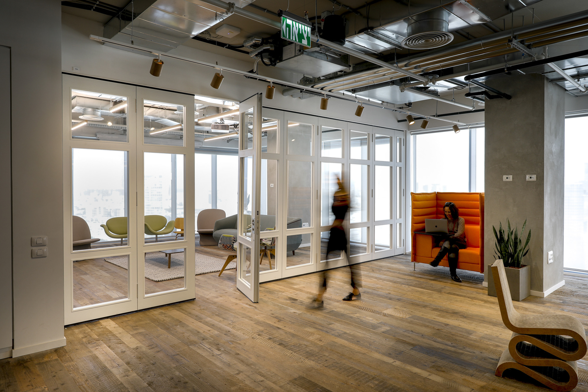 融合城市景观的 VISA 创新中心-2