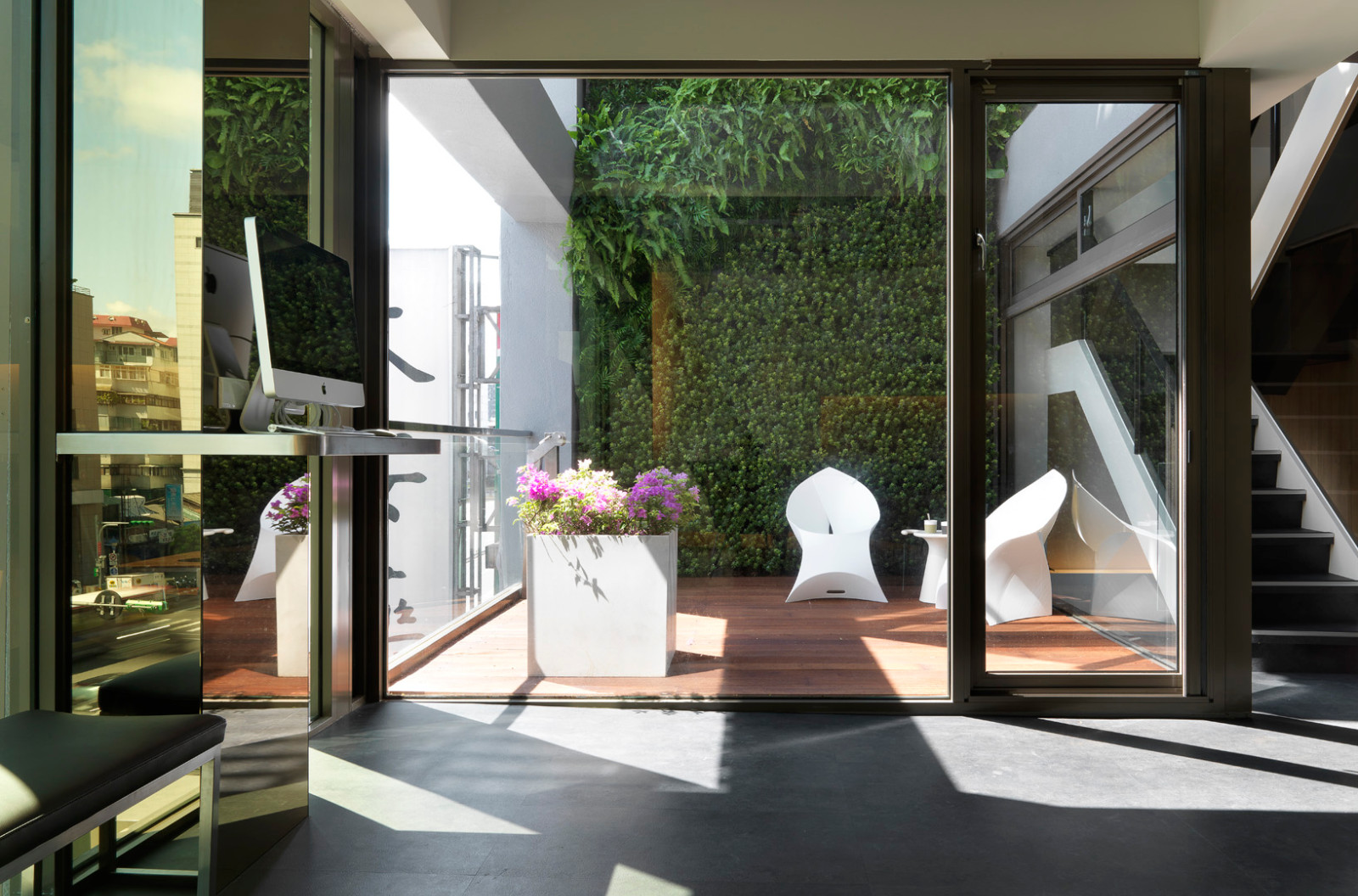 城市雨意与花季——助听器诊所诗意空间设计-13