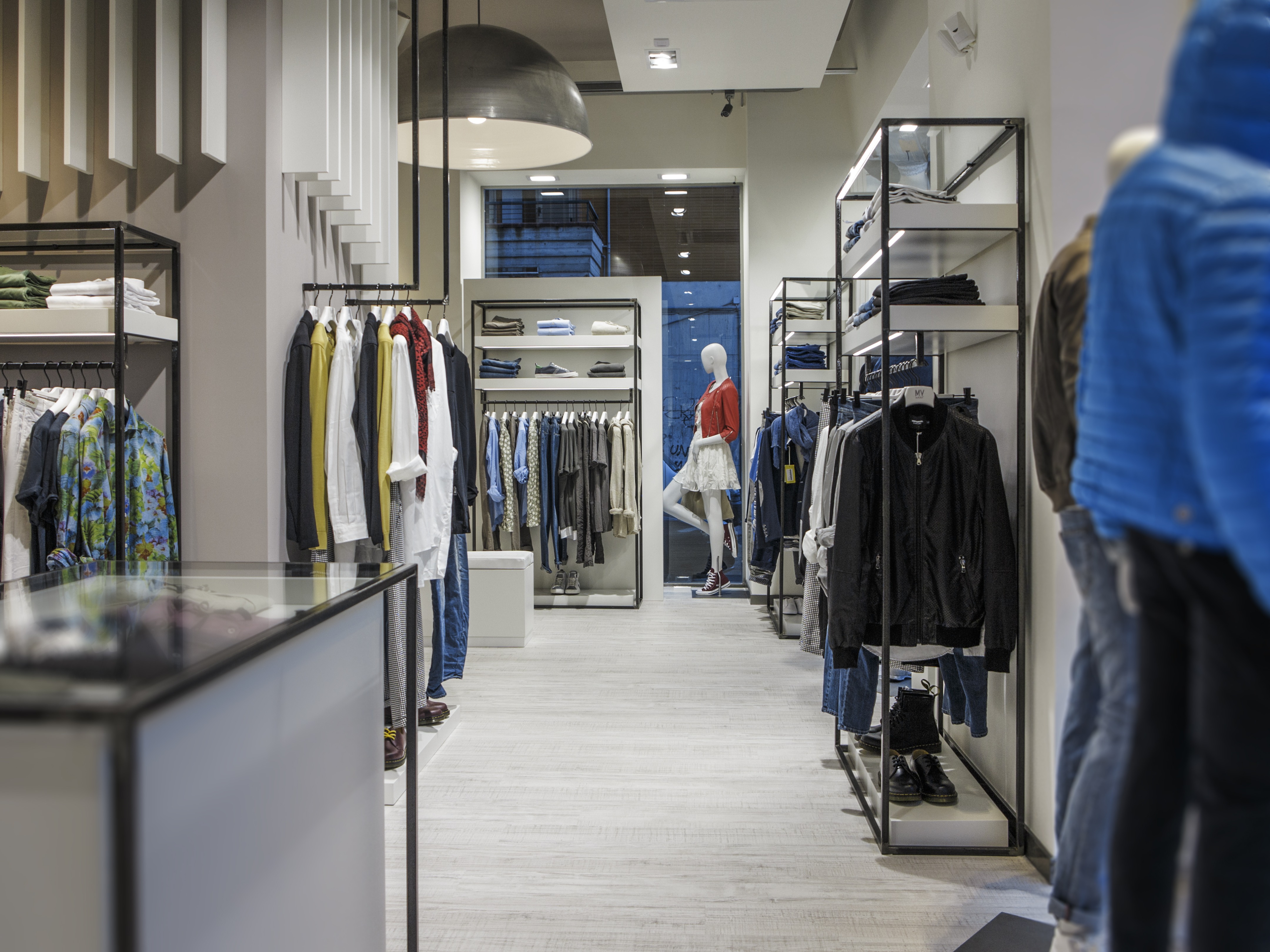 2015 年完成的“My Wear”木结构展示店-11