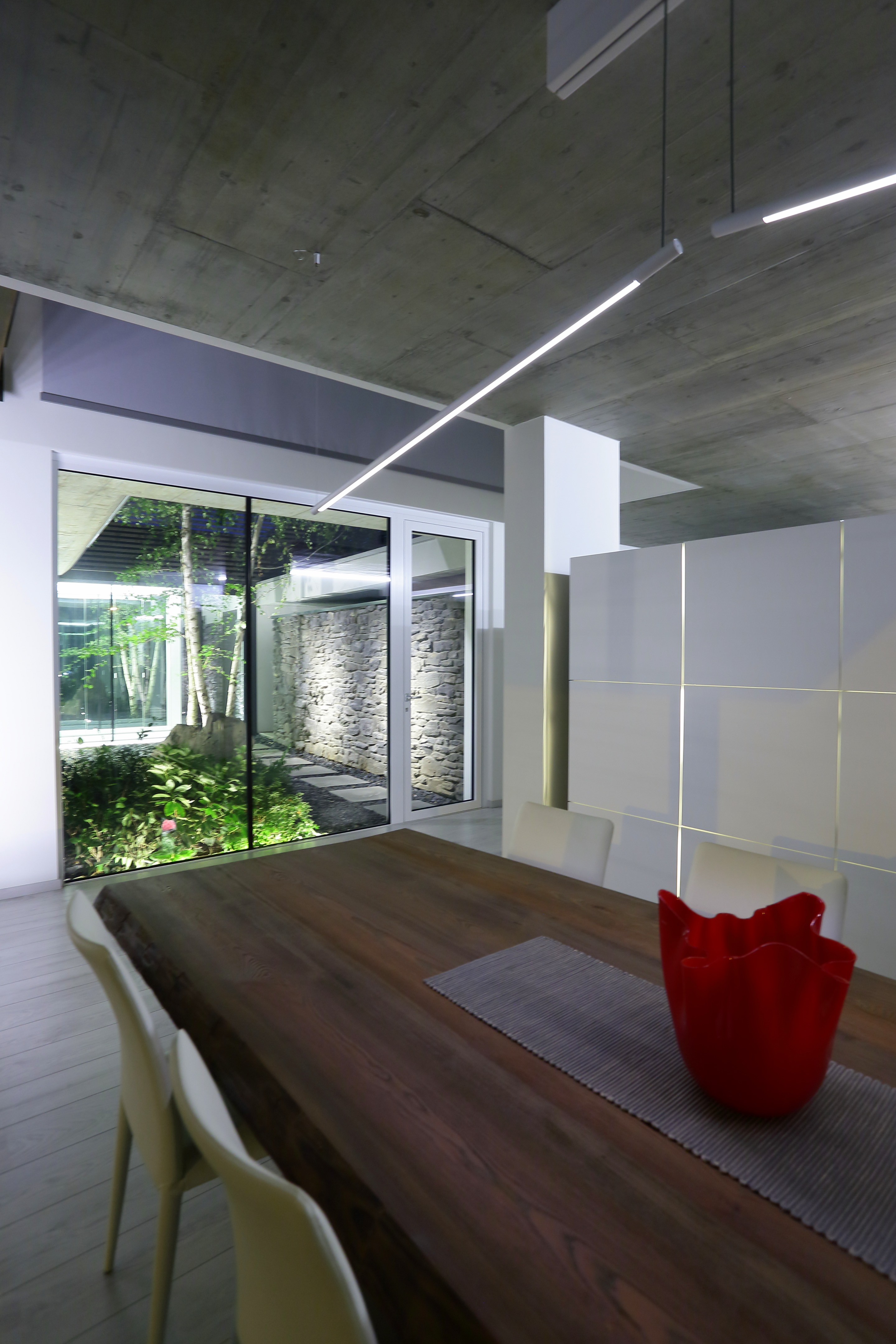 光影交织的"Villa di Luce e Riflessi"-7