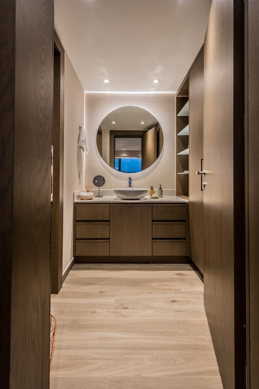 2017 年完成的 KARATZIS S.A.办公室大楼室内设计案例-44