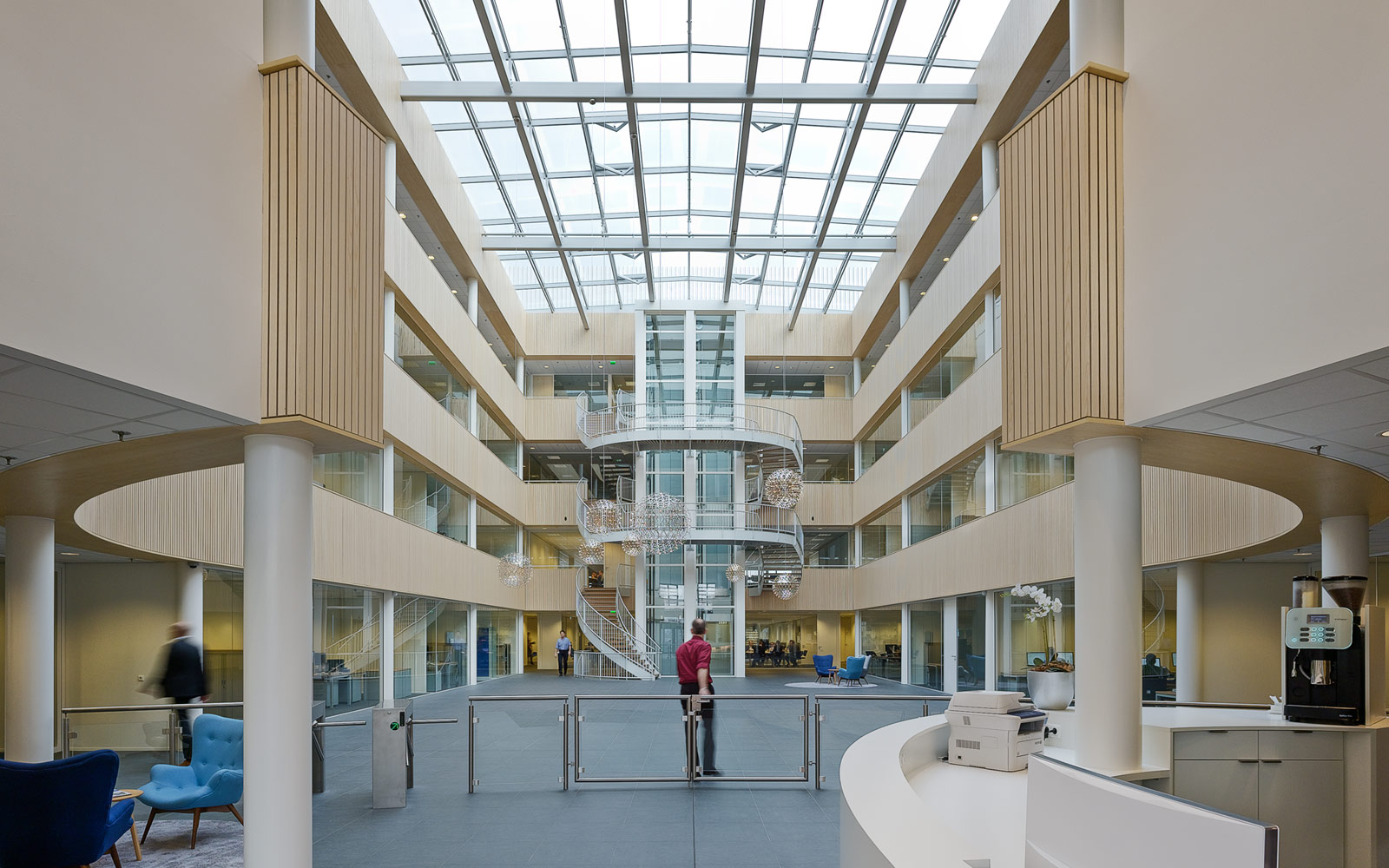 流线型总部大楼 | Inalfa Roof Systems 荷兰办公空间-6