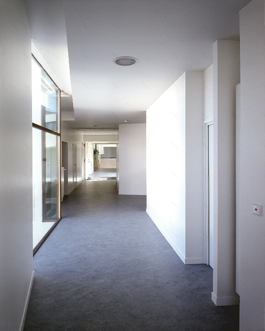 依地势而建的养老院与医院-8