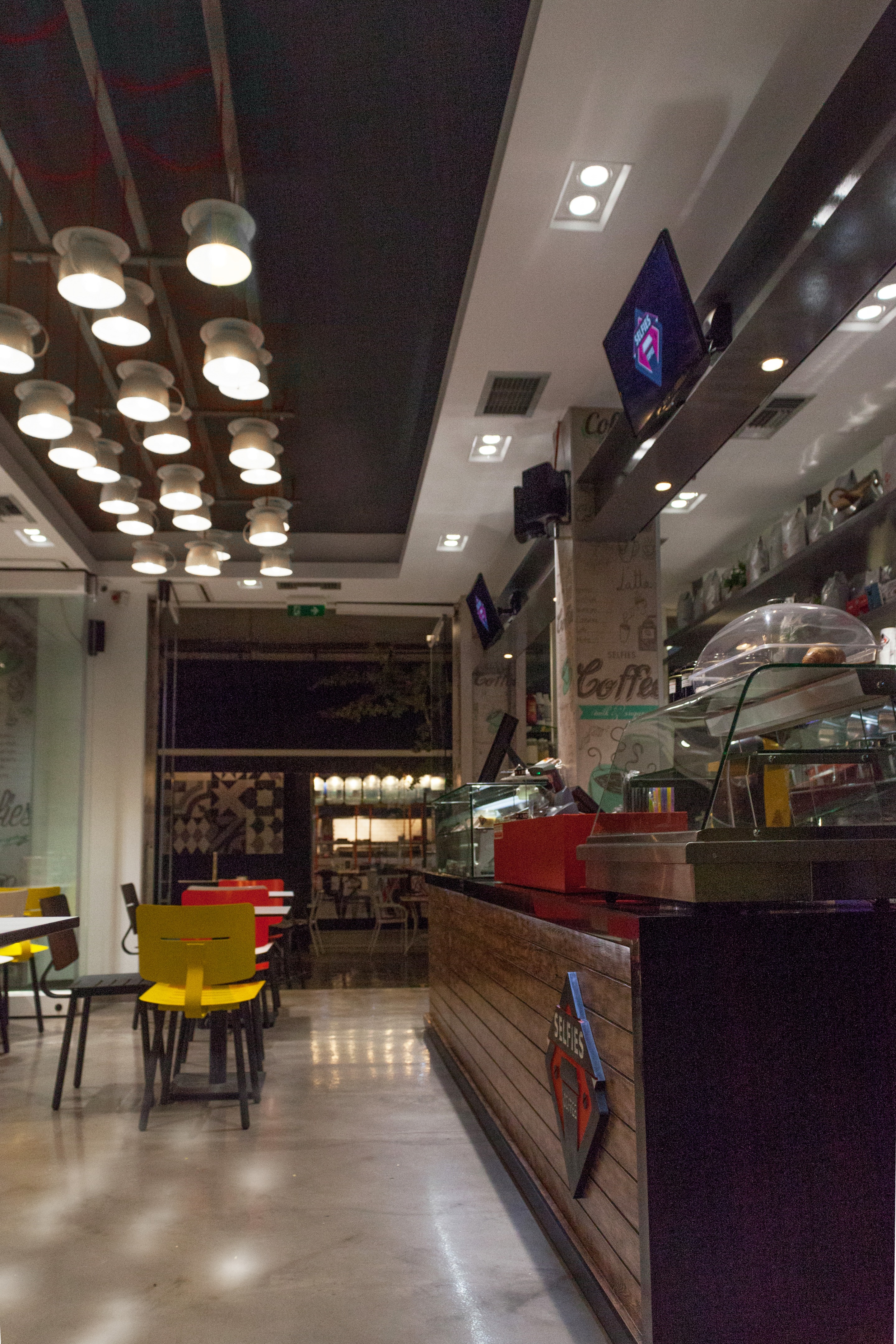 2015 年完成的 SELFIES 咖啡厅室内设计-13