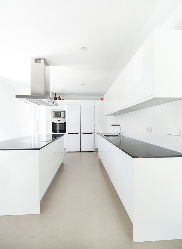 巴塞罗那简约现代模块化别墅-16