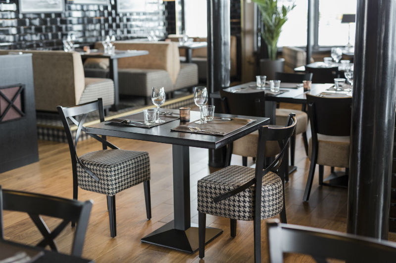 芬兰最大游艇码头餐厅翻新，打造年轻时尚的海鲜牛排馆-19