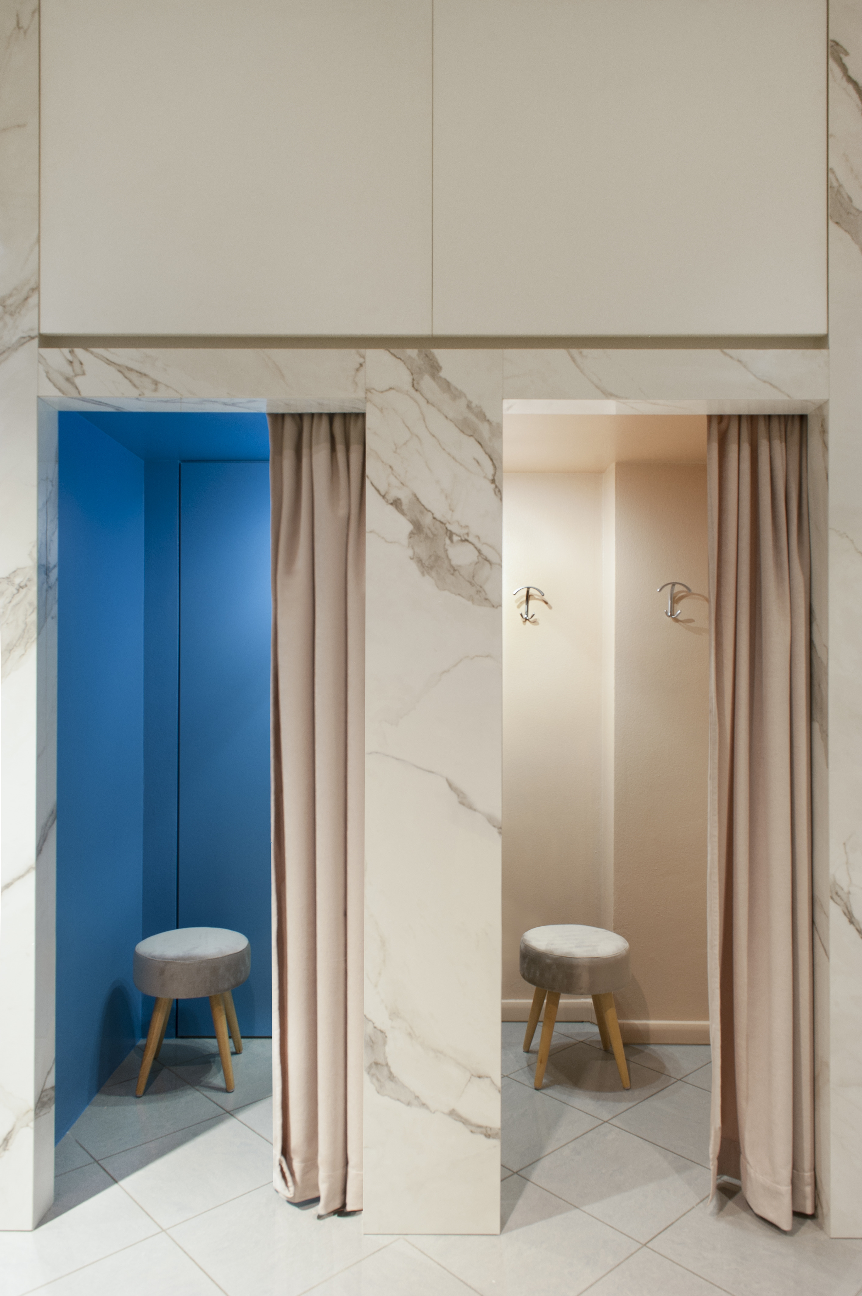 金色大理石与铜质元素打造的时尚概念店-2