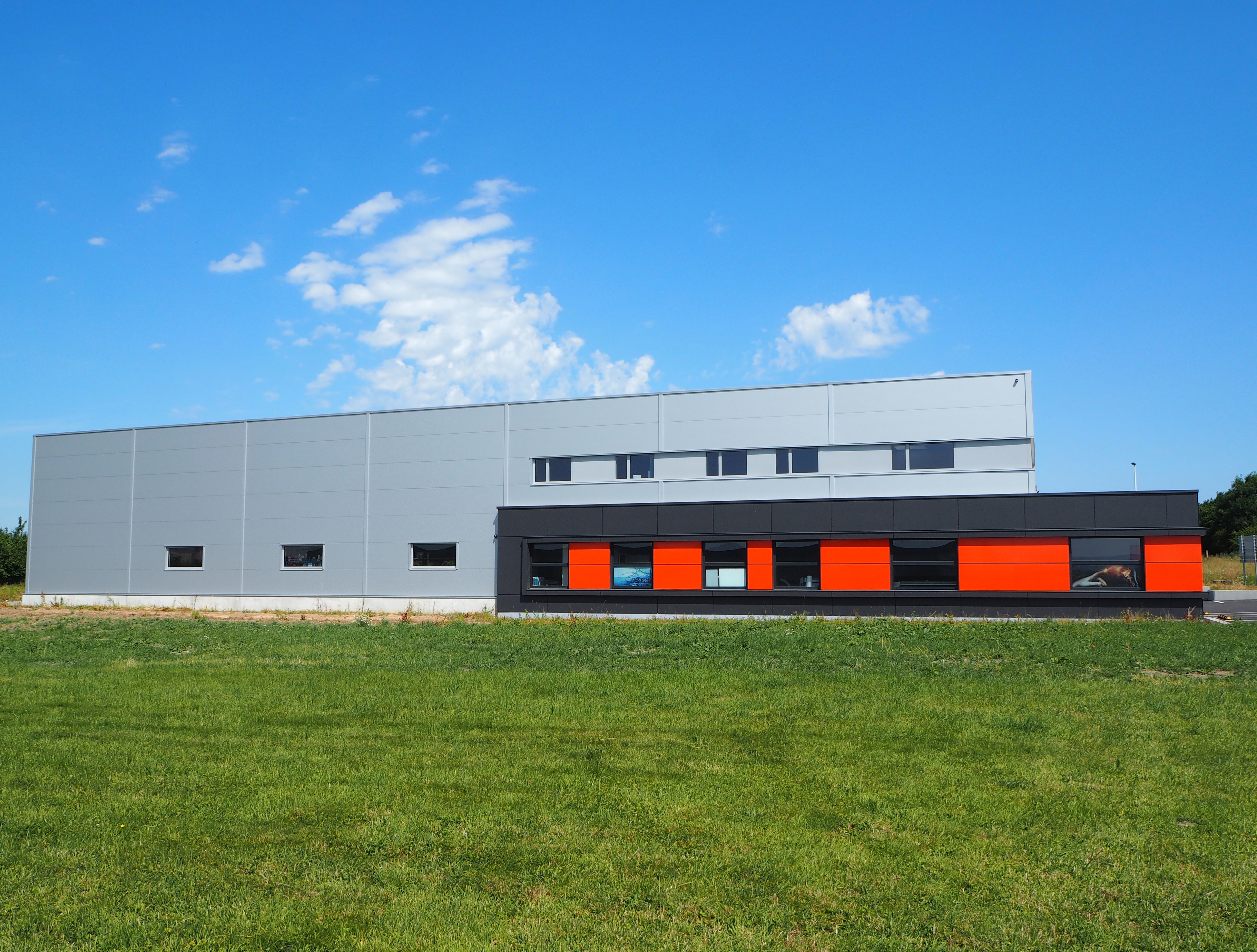 2015 年完成的 HOFMAN 信号标识总部设计-1