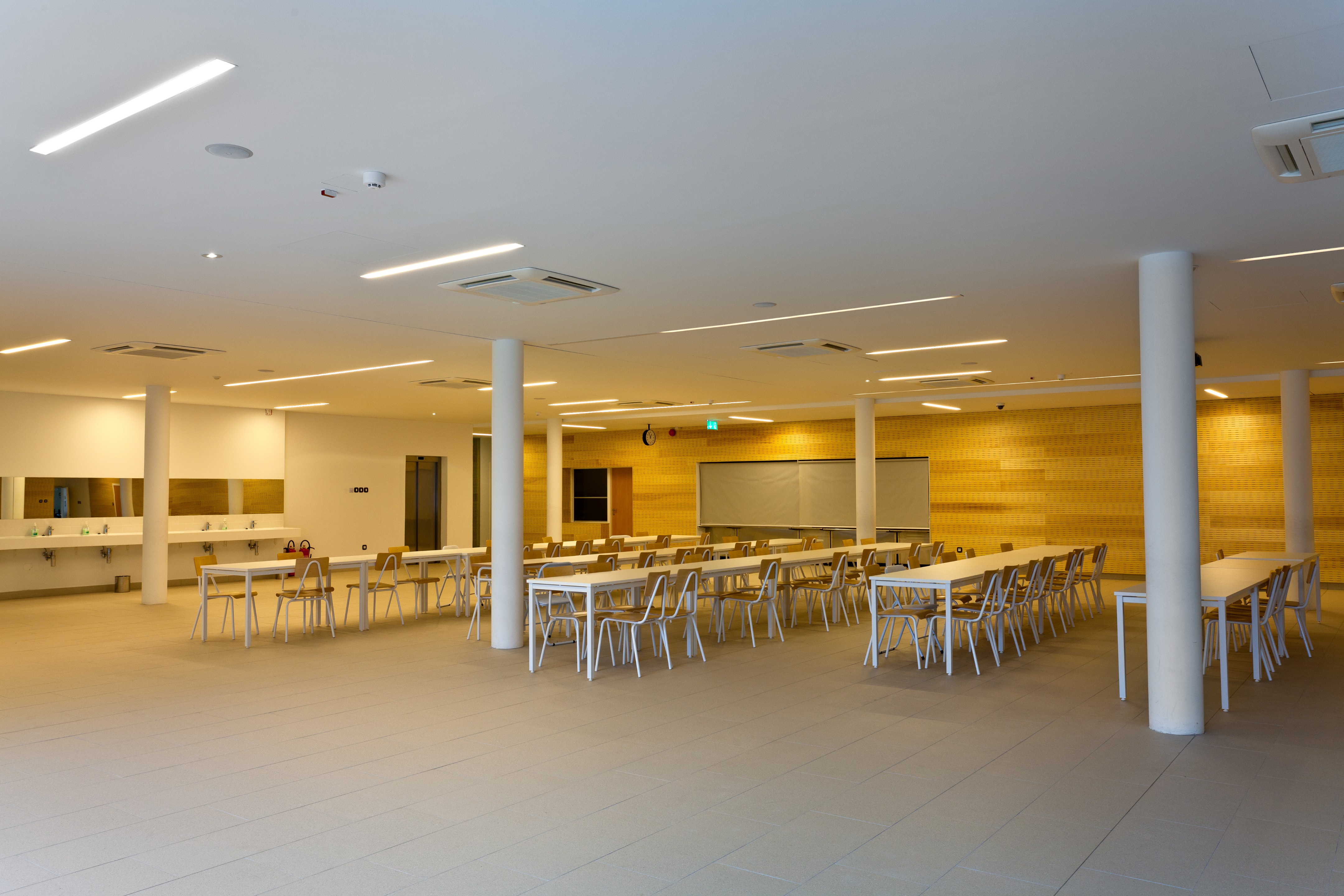 克罗地亚幼儿园与学校照明设计案例-14