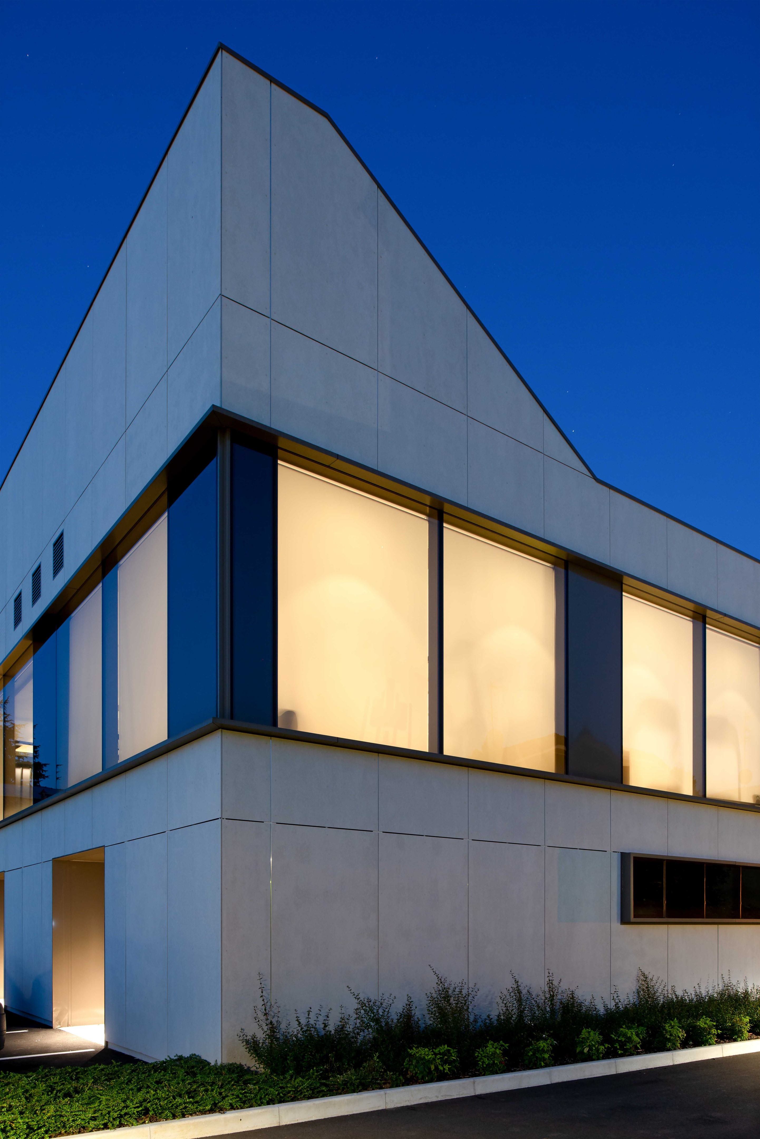 2018 年 C 大楼 | 混凝土加固的办公建筑杰作-7