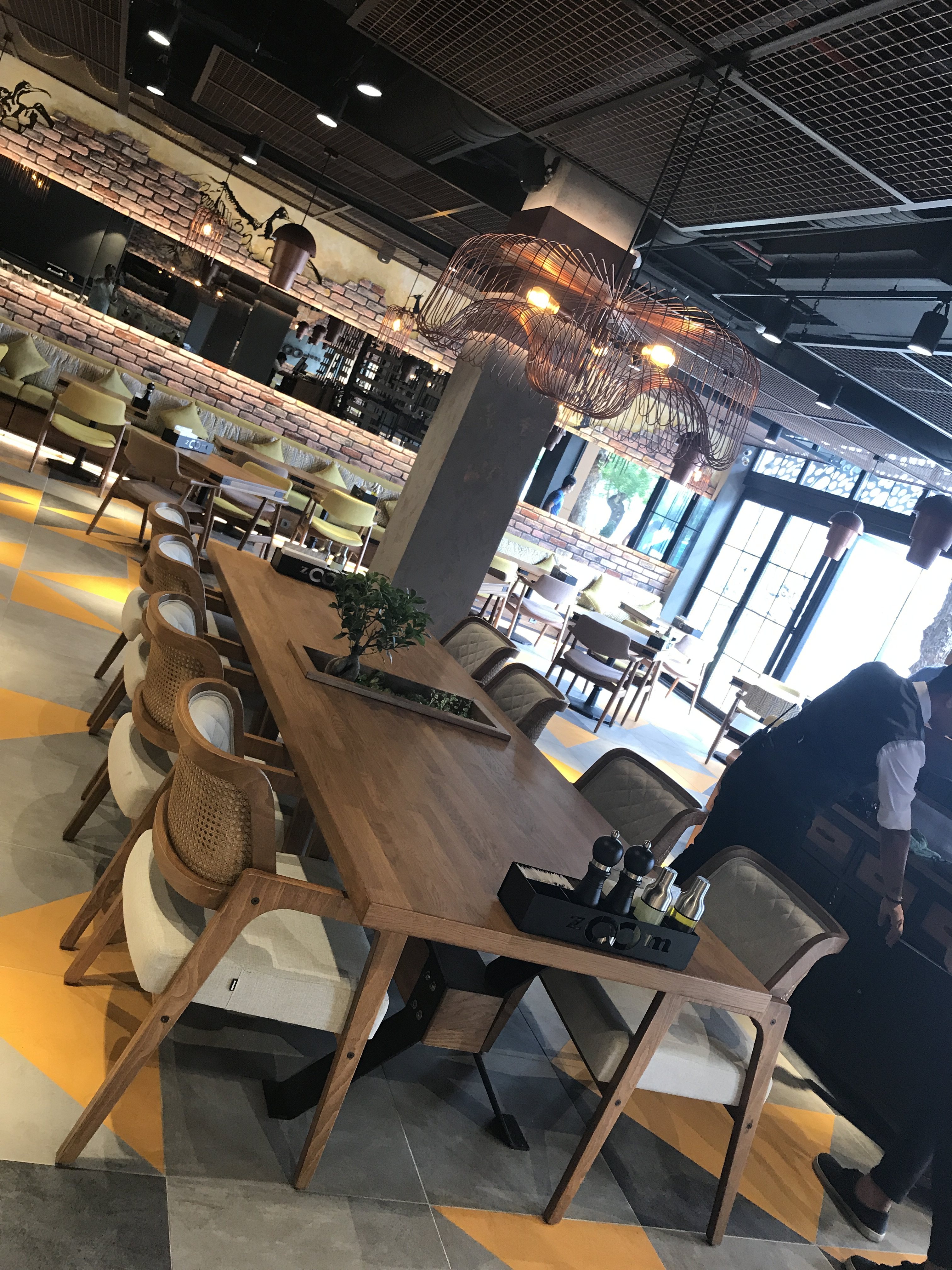 2017 年完成的 ZOOM 咖啡餐厅室内设计案例-21