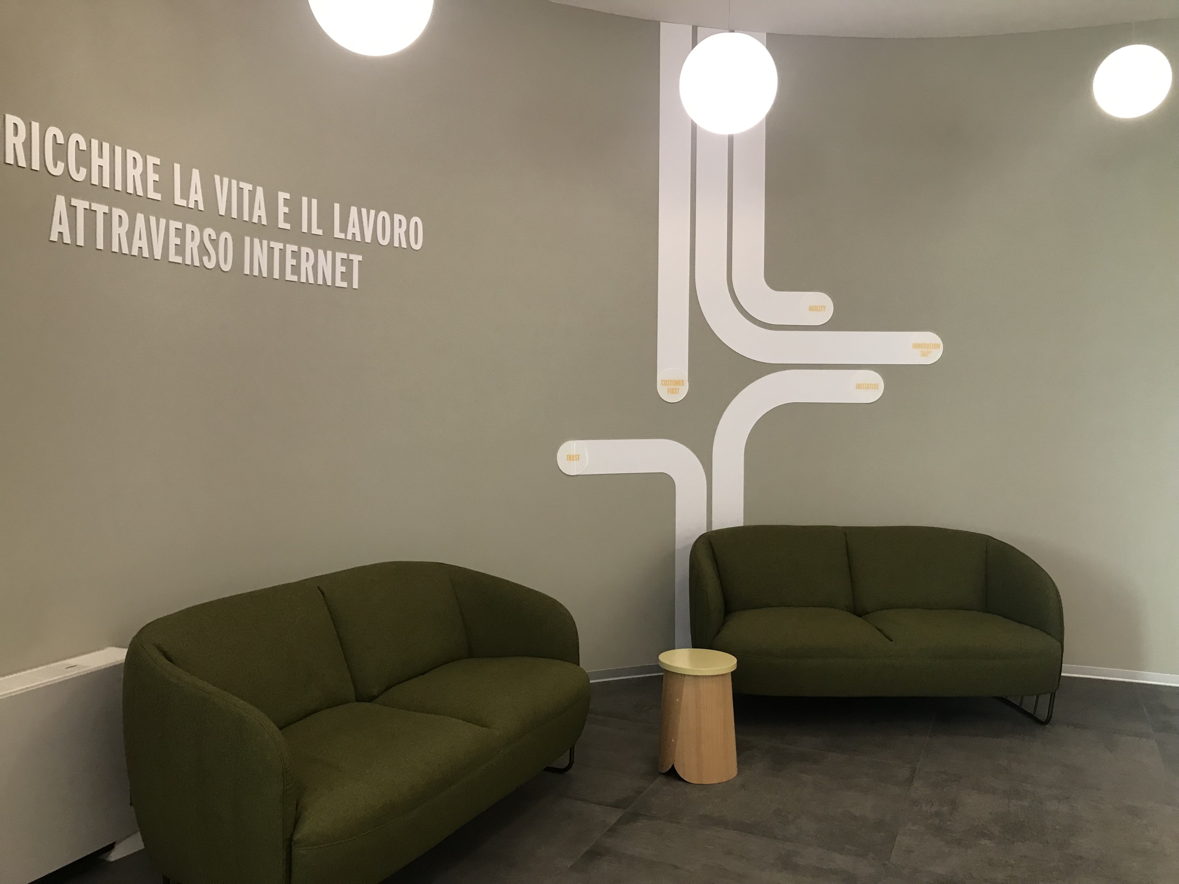 电信公司总部打造高效休闲办公空间-49