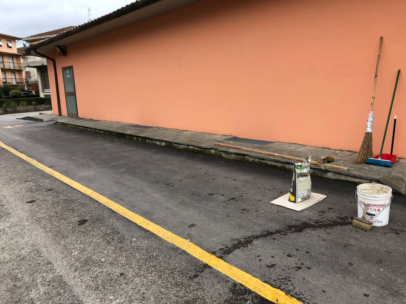 2018 年完成的商铺入口人行道设计-2