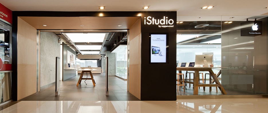 泰国 iStudio 旗舰店，玻璃桥上苹果产品展示-2