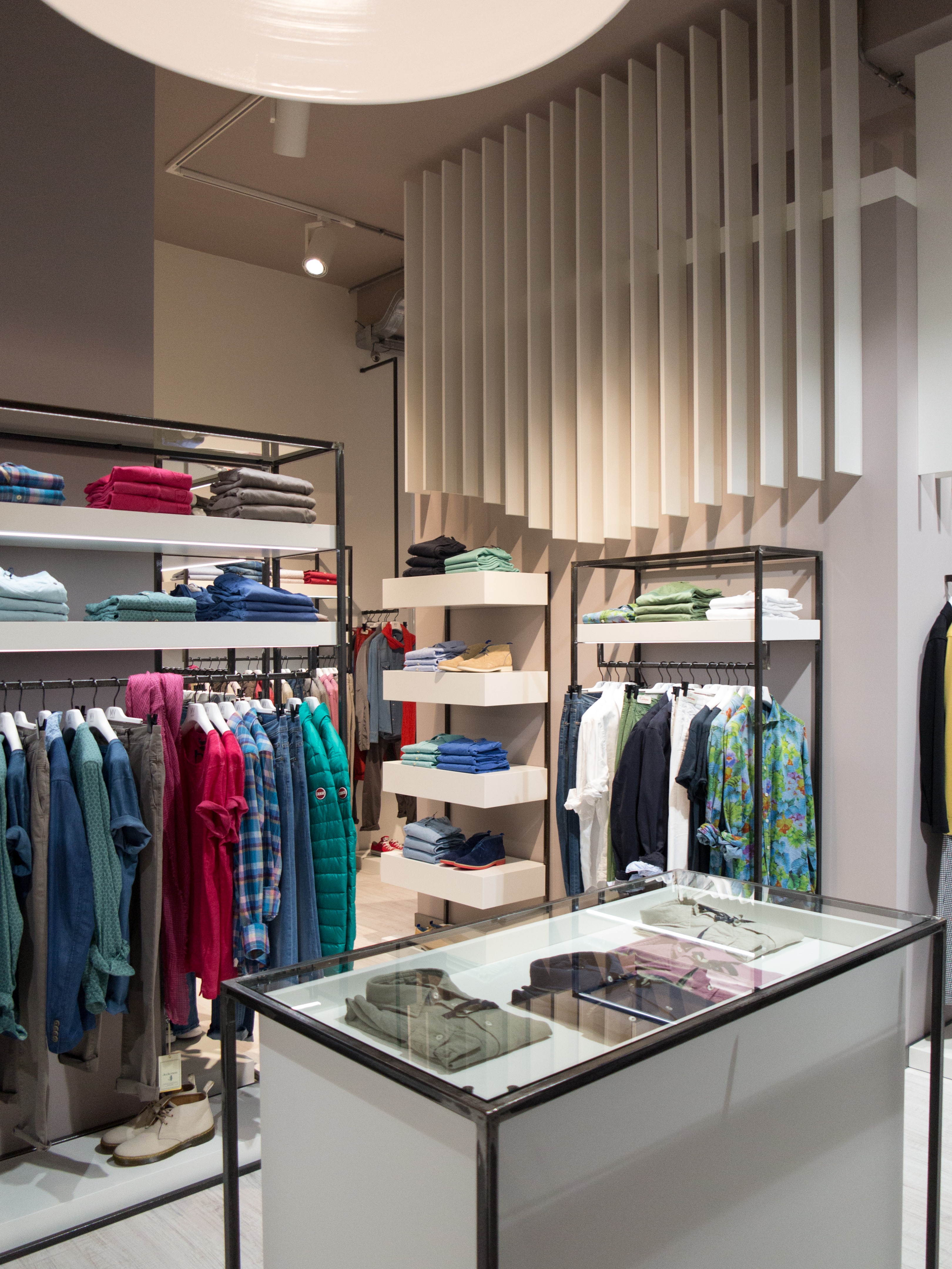 2015 年完成的“My Wear”木结构展示店-0