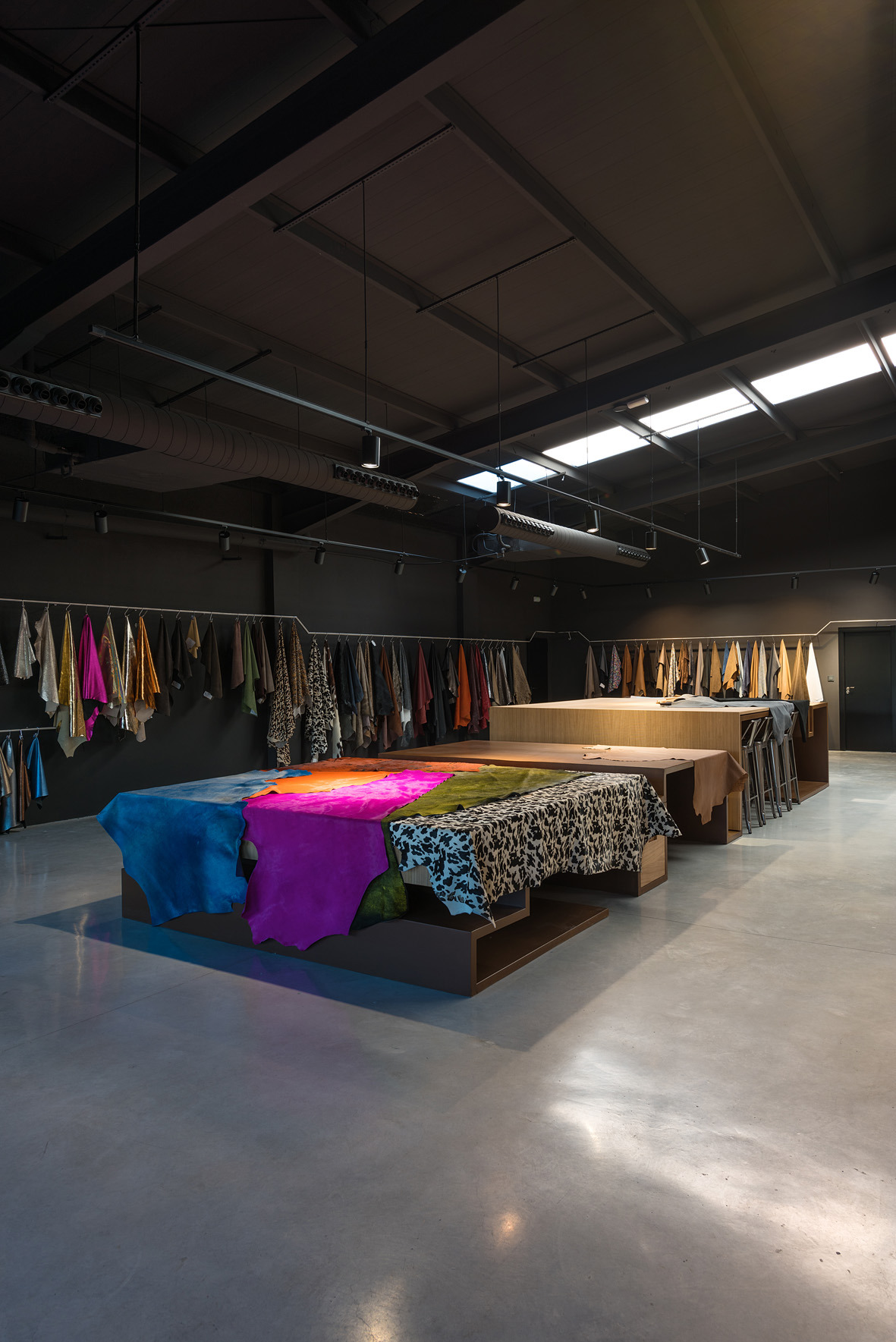 Funky Studio 皮革纺织品展示厅-1