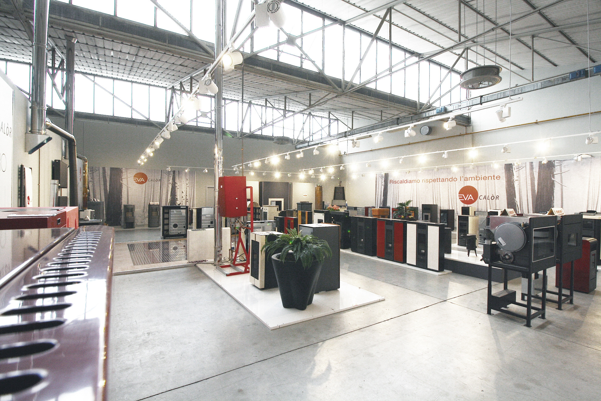 工业风 Eva Calor 展示厅,现代与高效并重-3